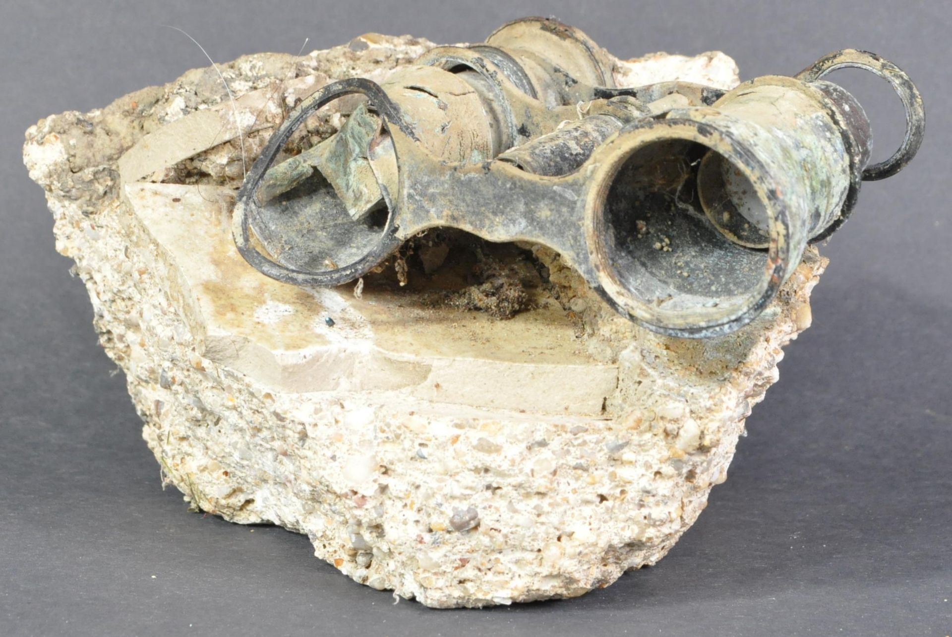 WWI FIRST WORLD WAR PAIR OF RELIC BINOCULARS IN BOMB DAMAGE