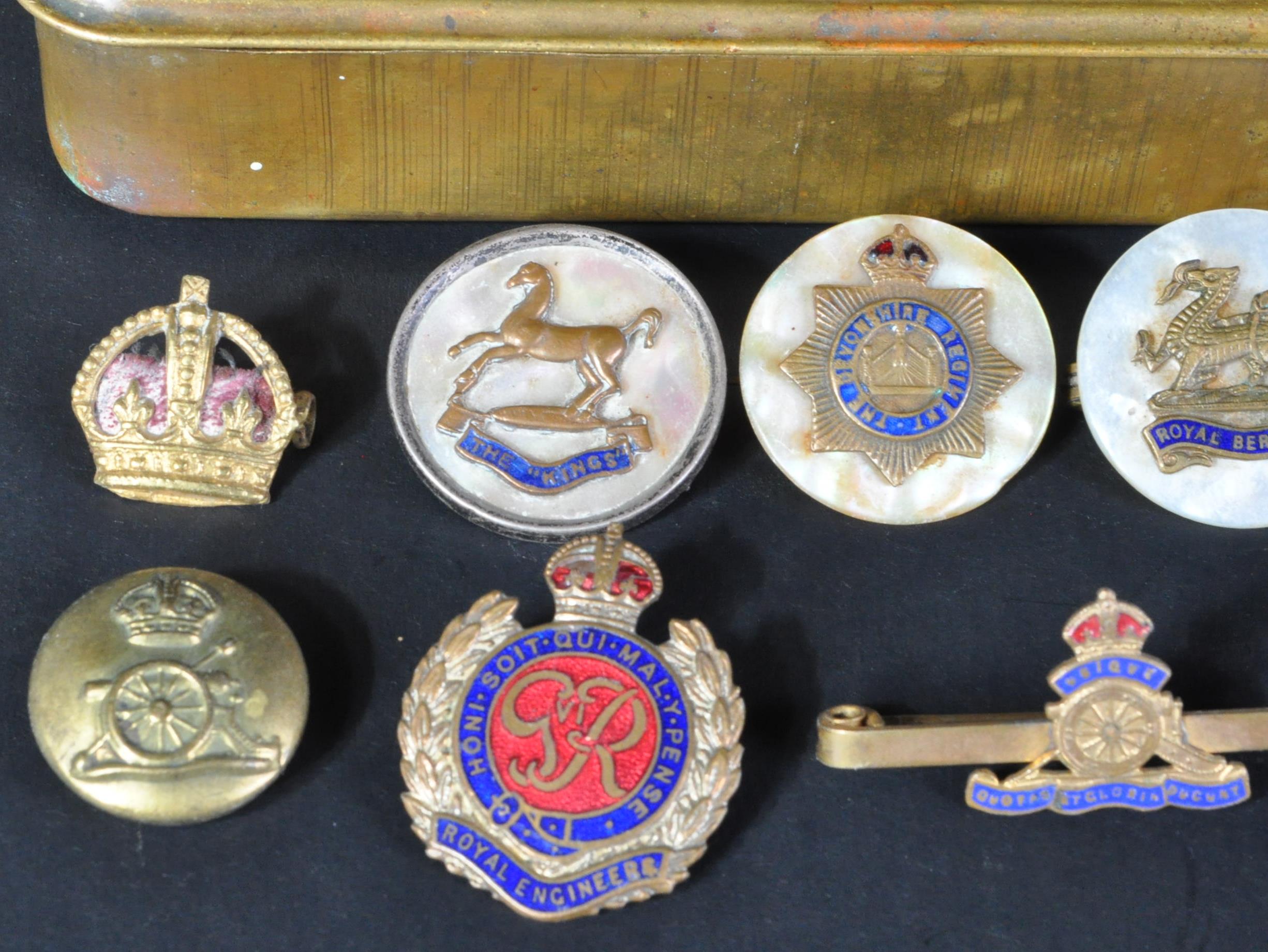 WWI FIRST WORLD WAR PRINCESS MARY GIFT TIN & SWEETHEART BROOCHES - Image 2 of 4