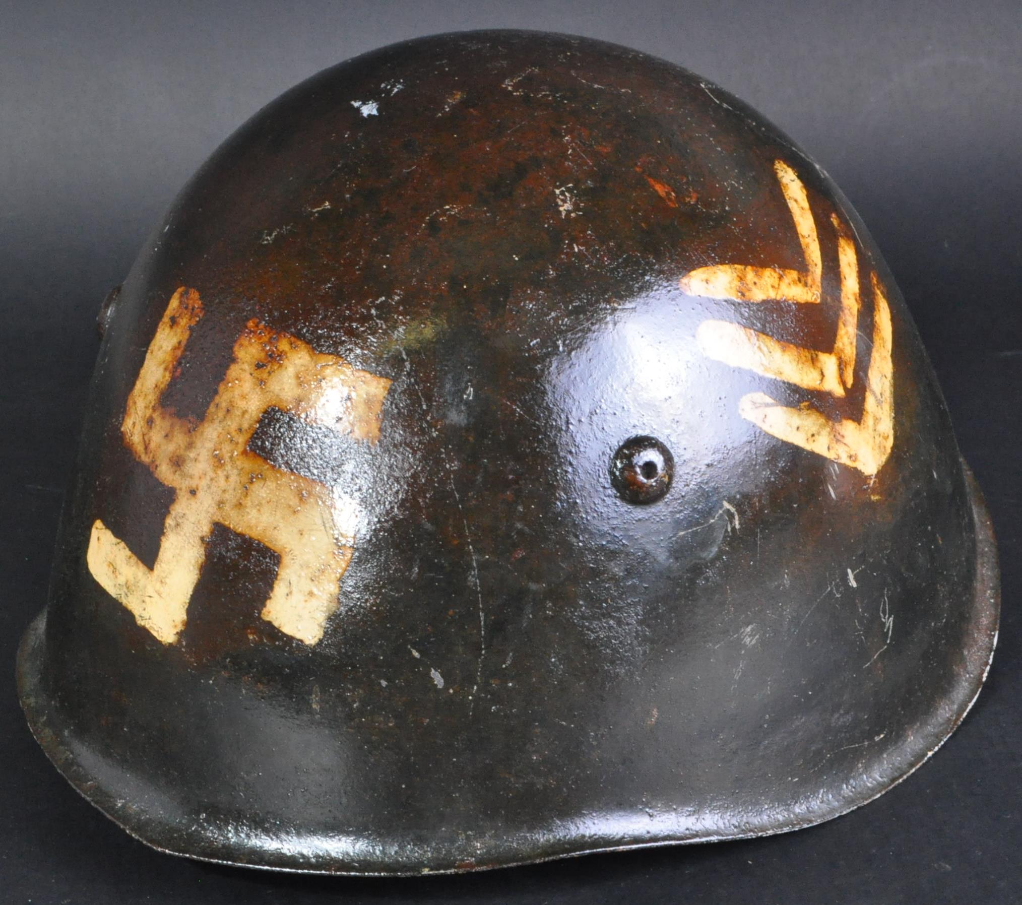 WWII SECOND WORLD WAR PAINTED RELIC ITALIAN FORCES HELMET - Image 2 of 4