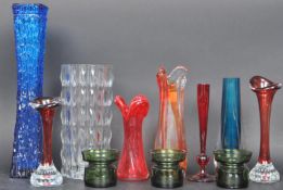 MIXED SELECTION OF RETRO DESIGNER AND OTHER GLASS PIECES