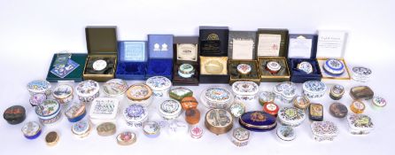 LARGE COLLECTION OF VINTAGE 20TH CENTURY ENAMEL PILL BOXES