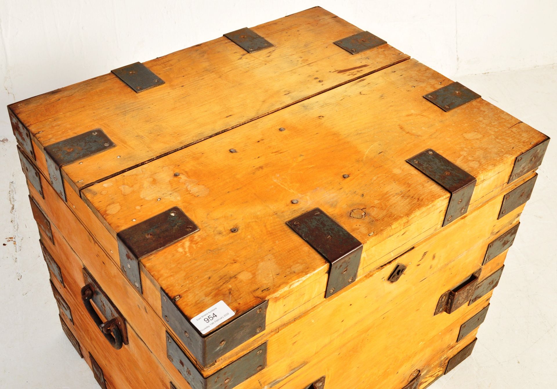 19TH CENTURY WOODEN SILVER CHEST STEAMER TRUNK - Image 4 of 8