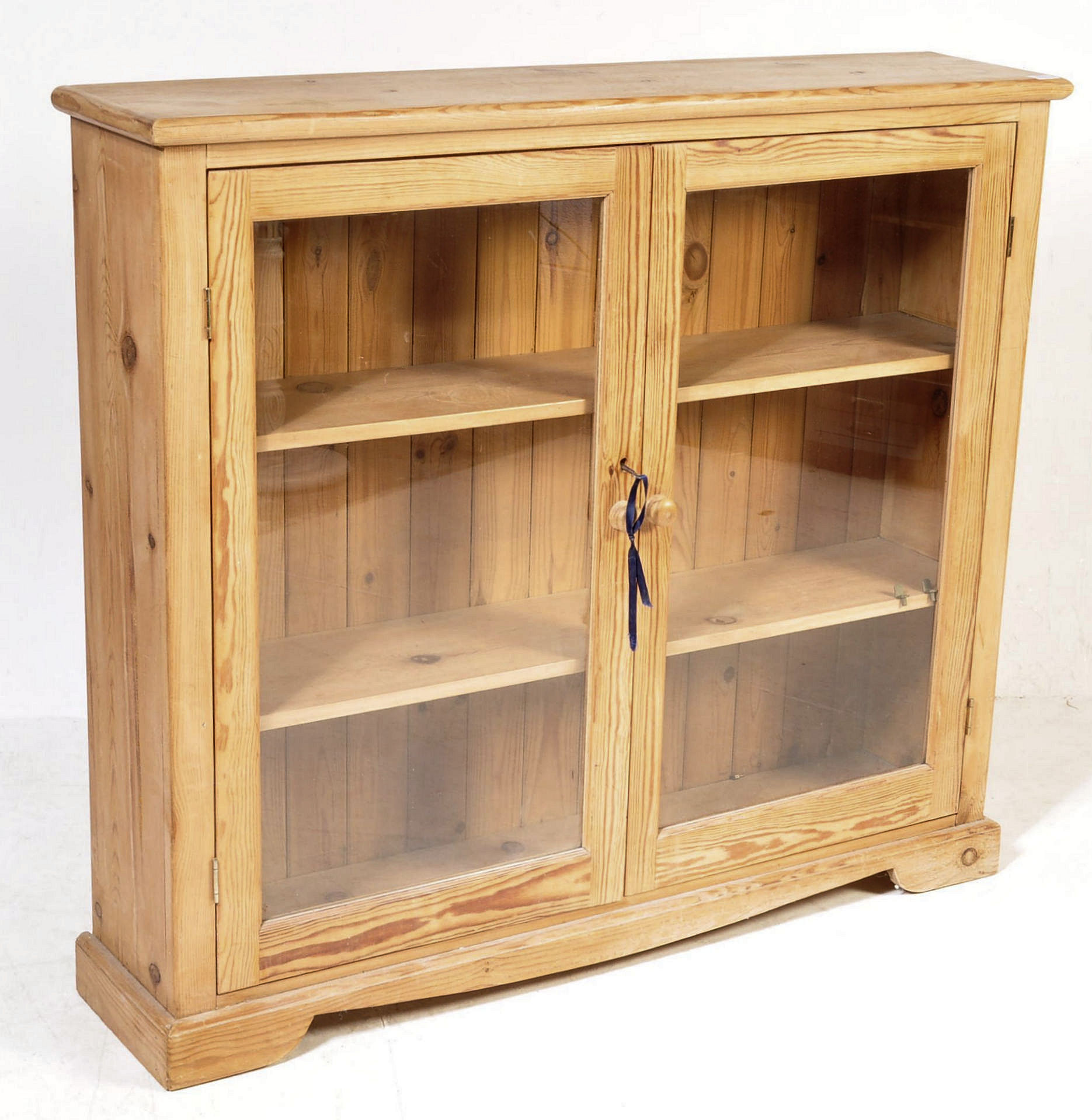 A VICTORIAN STYLE PINE LIBRARY BOOKCASE DISPLAY CABINET - Image 2 of 7