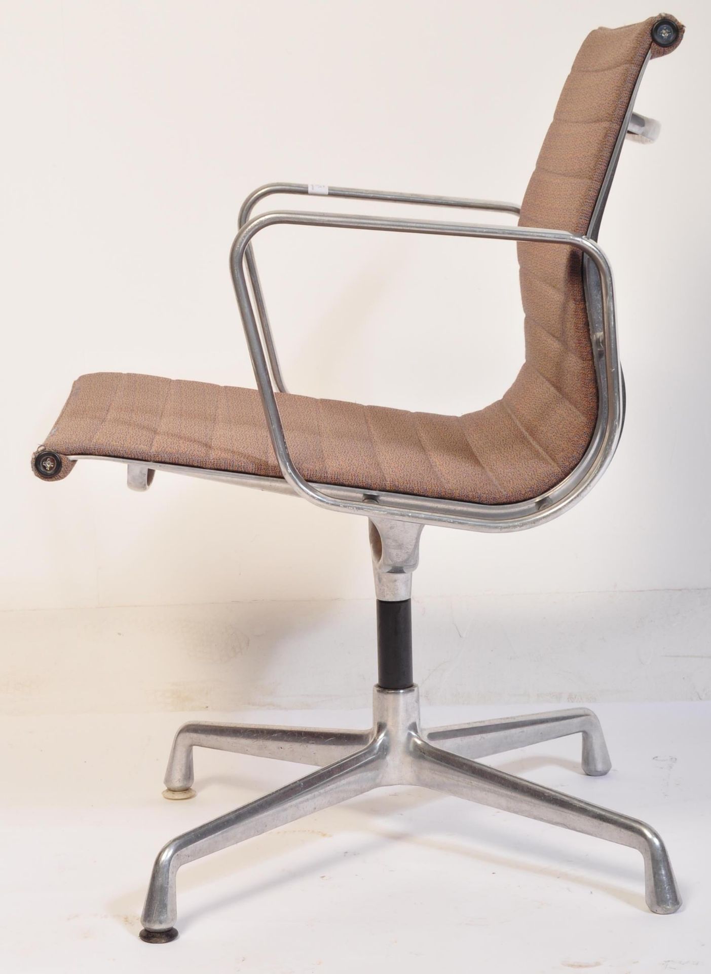 CHARLES & RAY EAMES - VITRA - EA 107 - OFFICE CHAIR - Image 6 of 8