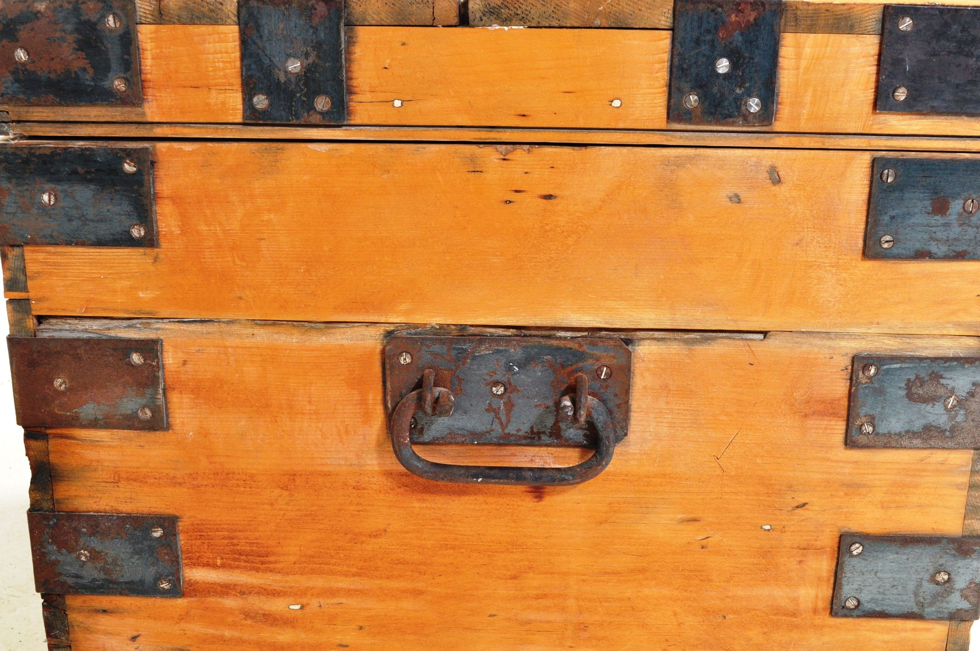 19TH CENTURY WOODEN SILVER CHEST STEAMER TRUNK - Image 8 of 8