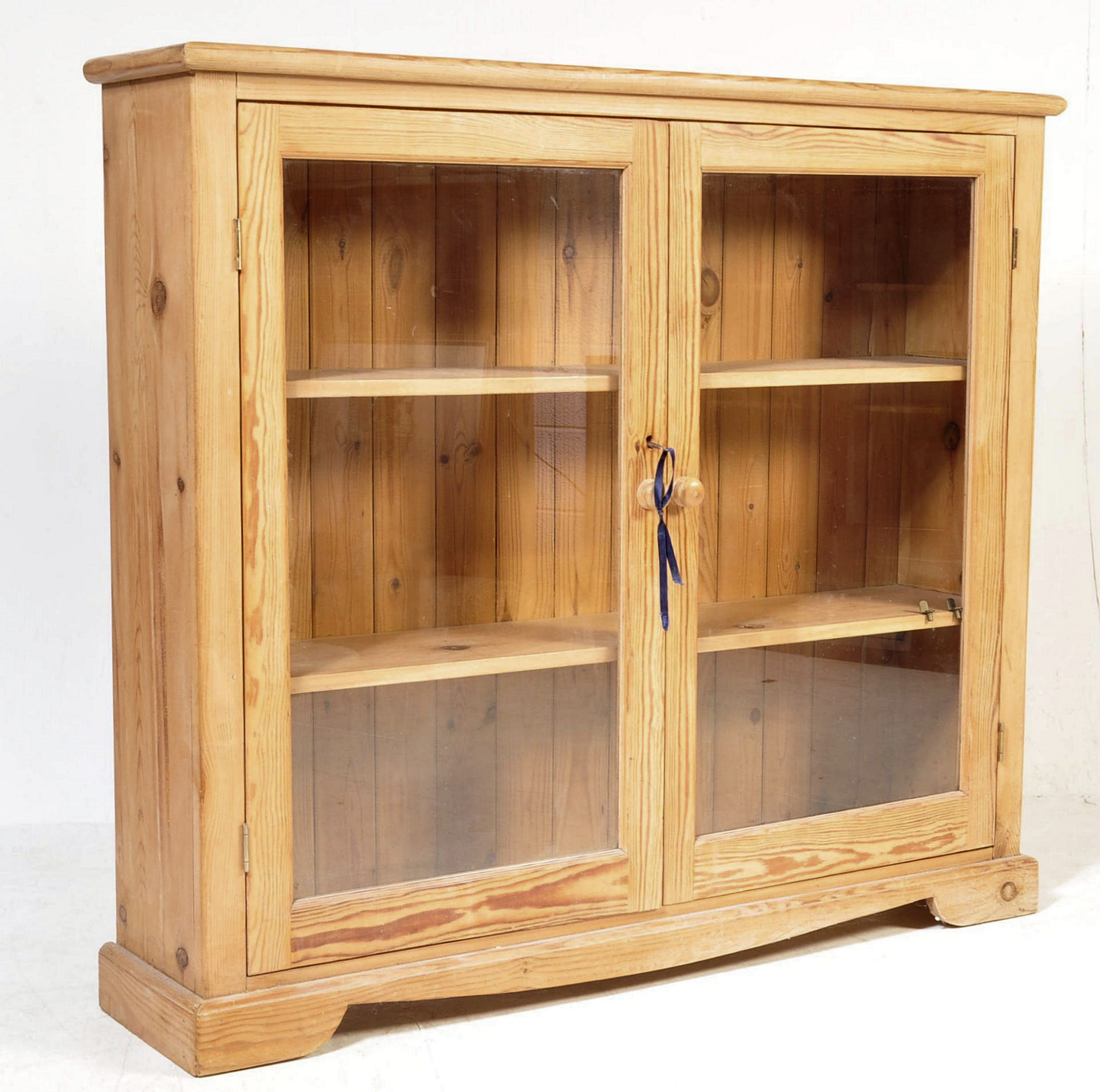 A VICTORIAN STYLE PINE LIBRARY BOOKCASE DISPLAY CABINET