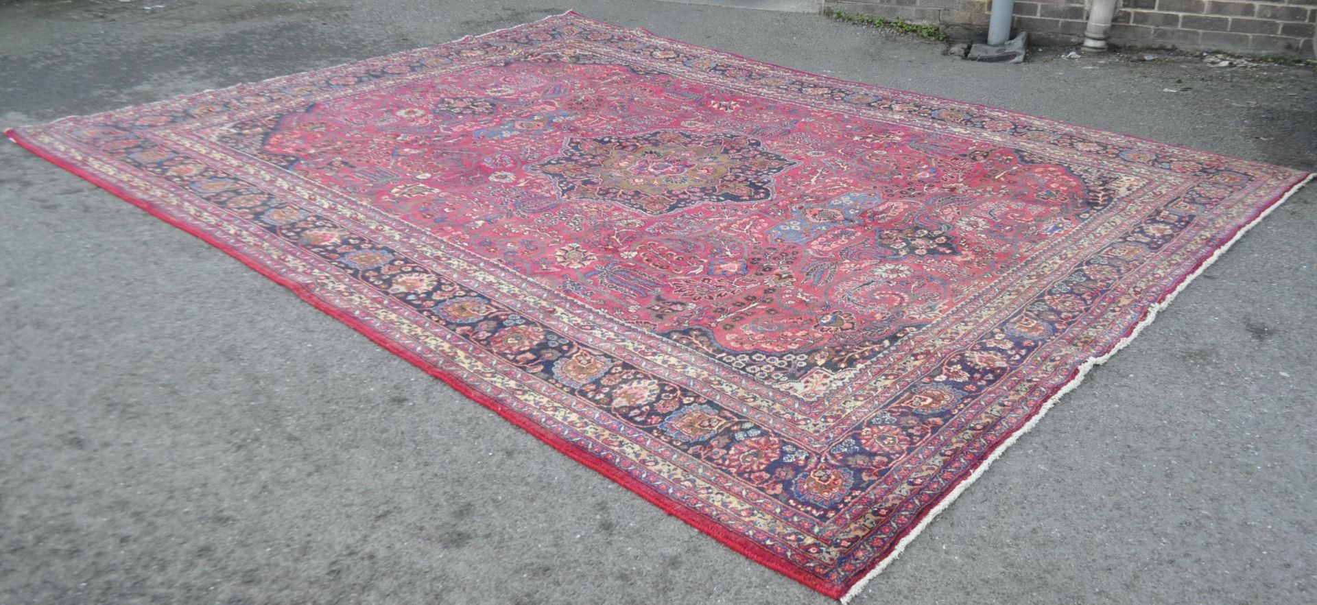 20TH CENTURY PERSIAN ISLAMIC HAND MADE NESHED RUG - Image 2 of 6