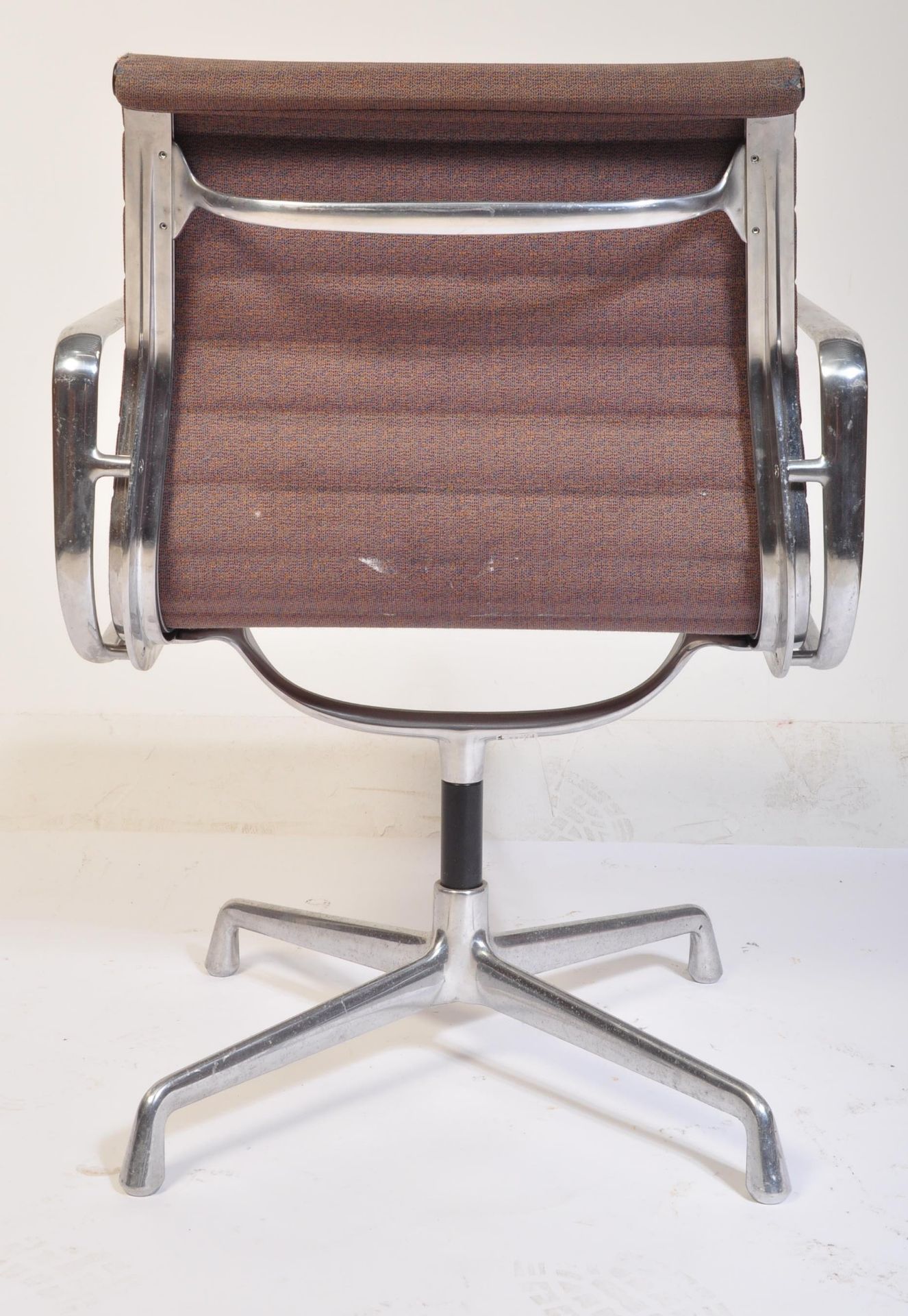 CHARLES AND RAY EAMES - VITRA - EA 107 CHAIR - Image 8 of 9