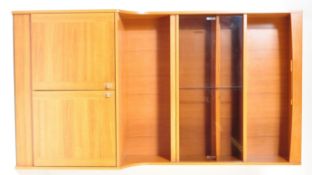 MID CENTURY TEAK WOOD HIGHBOARD DISPLAY CABINET