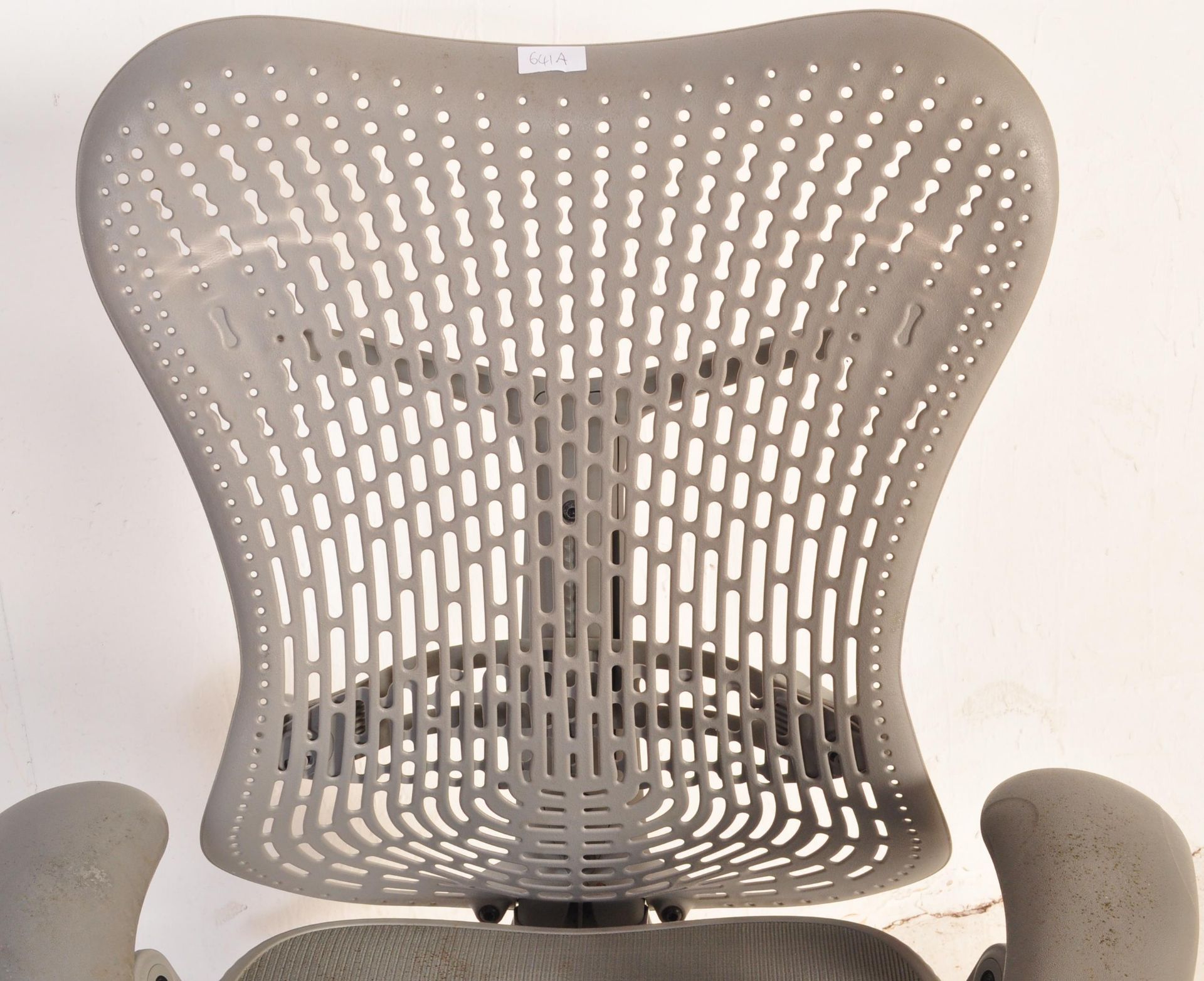 HERMAN MILLER MIRRA SWIVEL DESK CHAIR BY STUDIO 7.5 - Image 4 of 6