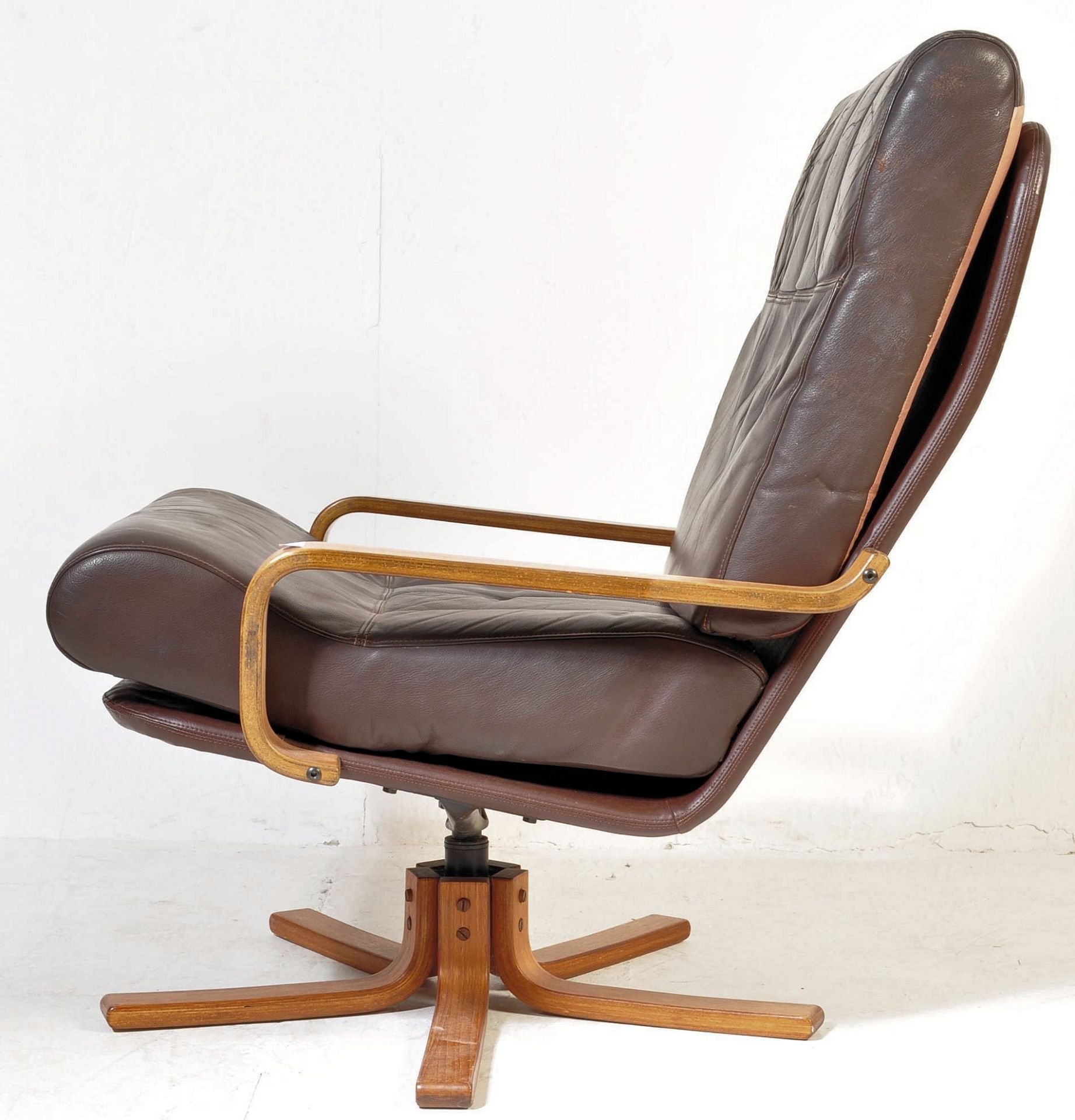 RETRO VINTAGE 20TH CENTURY BROWN LEATHER SWIVEL ARMCHAIR - Image 5 of 9