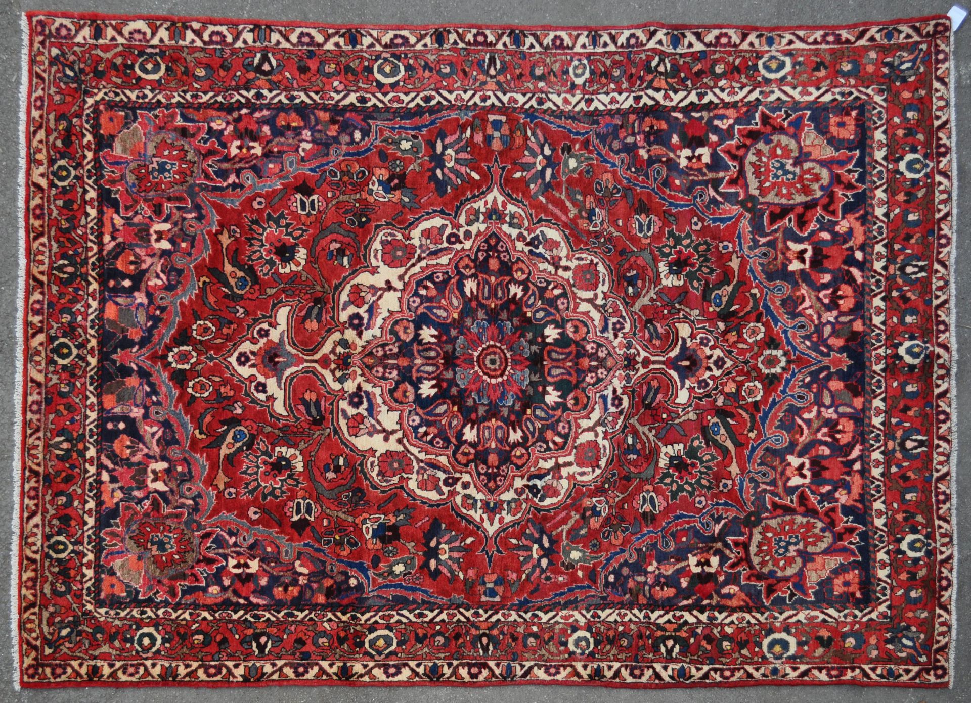 20TH CENTURY PERSIAN ISLAMIC HAND MADE BAKHTIAR RUG