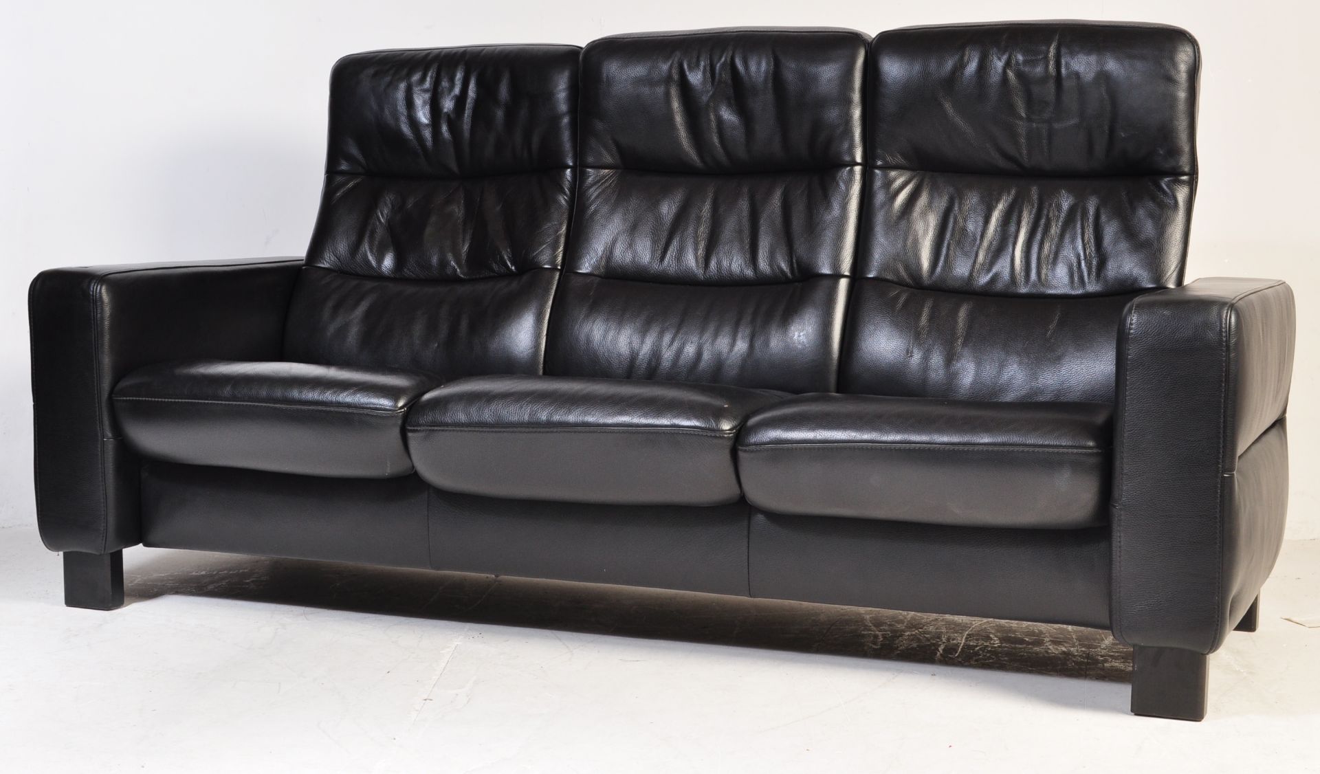 CONTEMPORARY EKORNES STRESSLESS BLACK LEATHER RECLINING SOFA