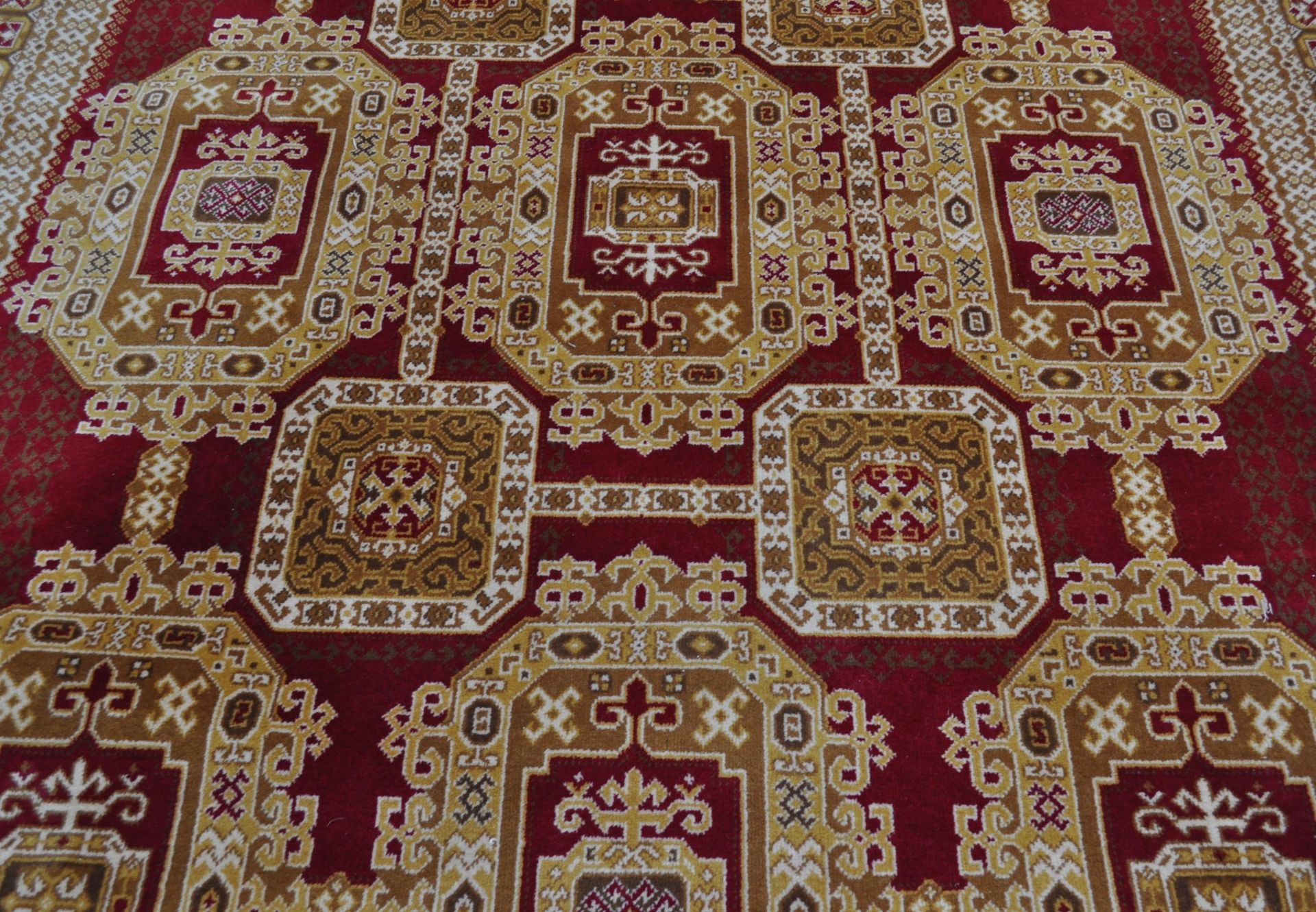 LARGE 20TH CENTURY RED GROUND FLOOR RUG CARPET - Image 5 of 6