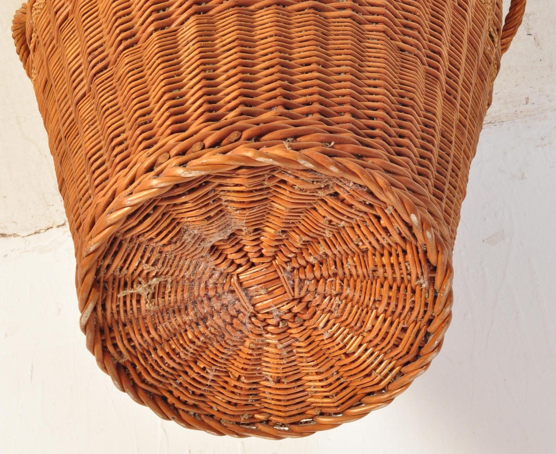 MID CENTURY RETRO WICKER SNAKER CHARMER LAUNDRY BASKET - Image 6 of 6