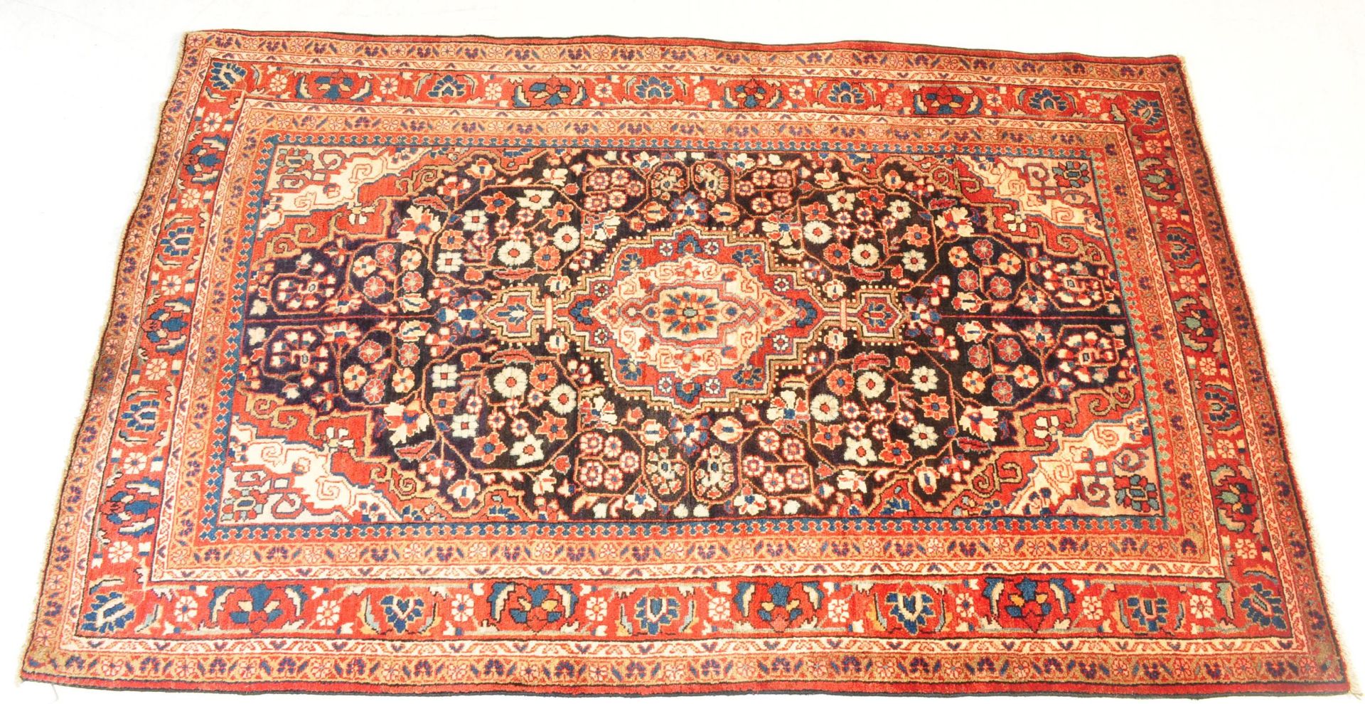 20TH CENTURY PERSIAN ISLAMIC HAND MADE SAROUK RUG - Image 2 of 9