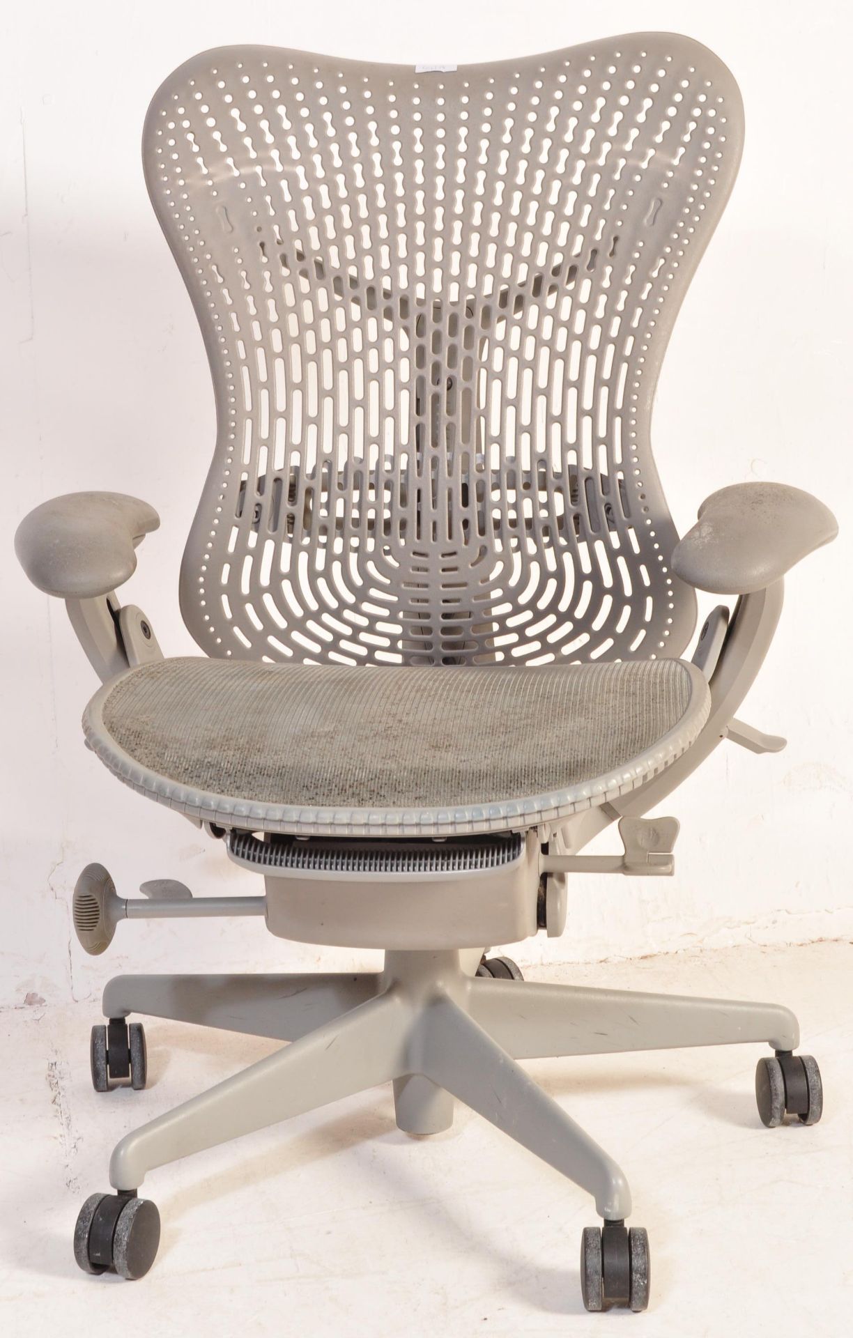 HERMAN MILLER MIRRA SWIVEL DESK CHAIR BY STUDIO 7.5 - Image 2 of 6