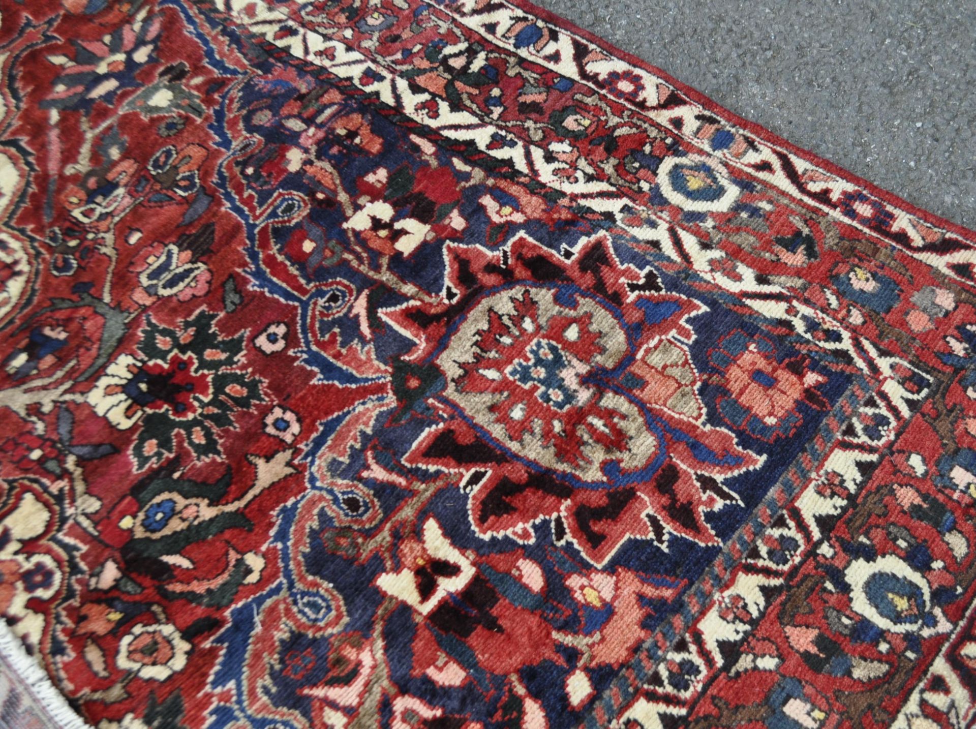 20TH CENTURY PERSIAN ISLAMIC HAND MADE BAKHTIAR RUG - Image 4 of 6