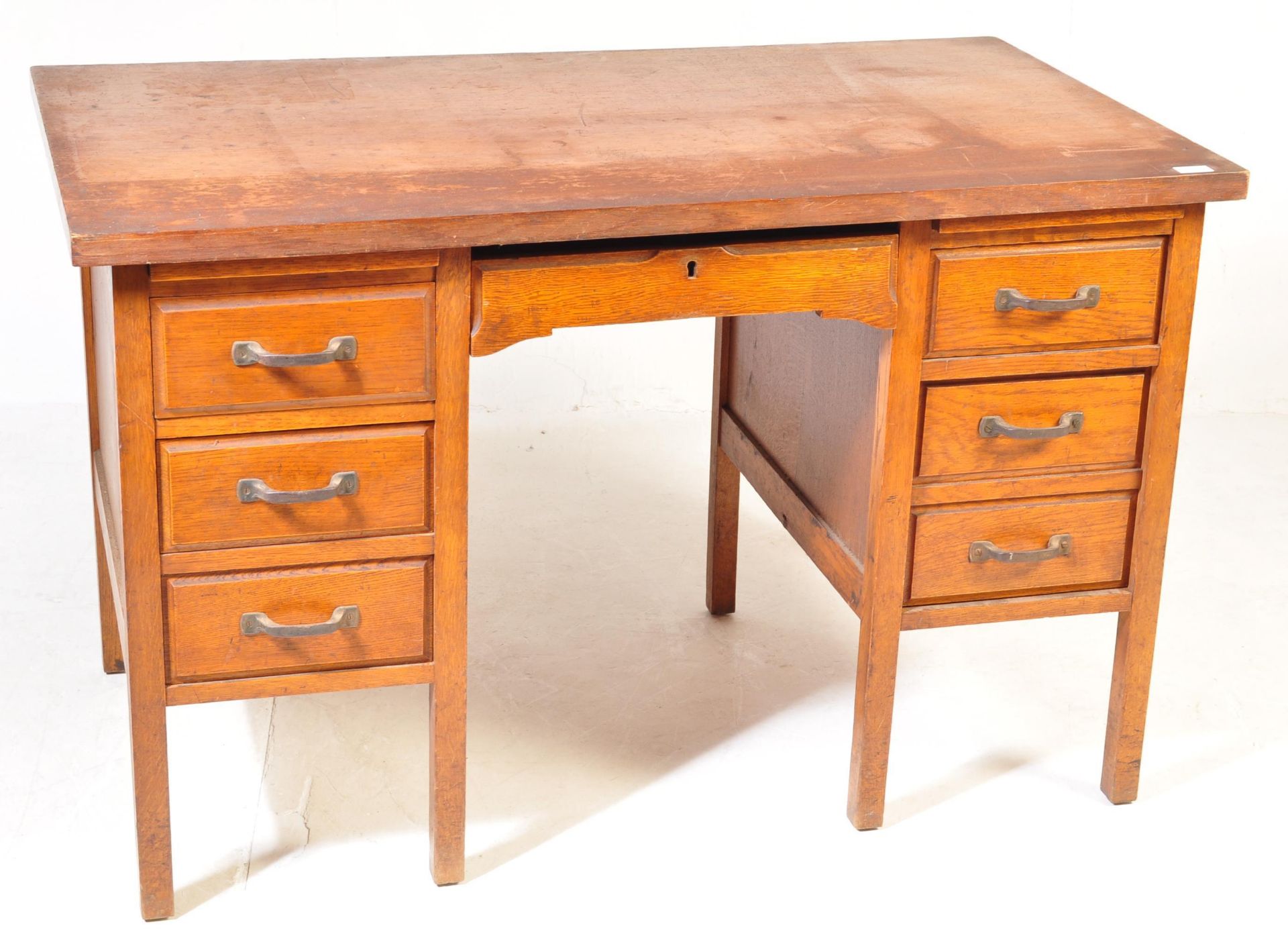 RETRO VINTAGE MID 20TH CENTURY 1950S OAK PEDESTAL DESK - Image 2 of 9