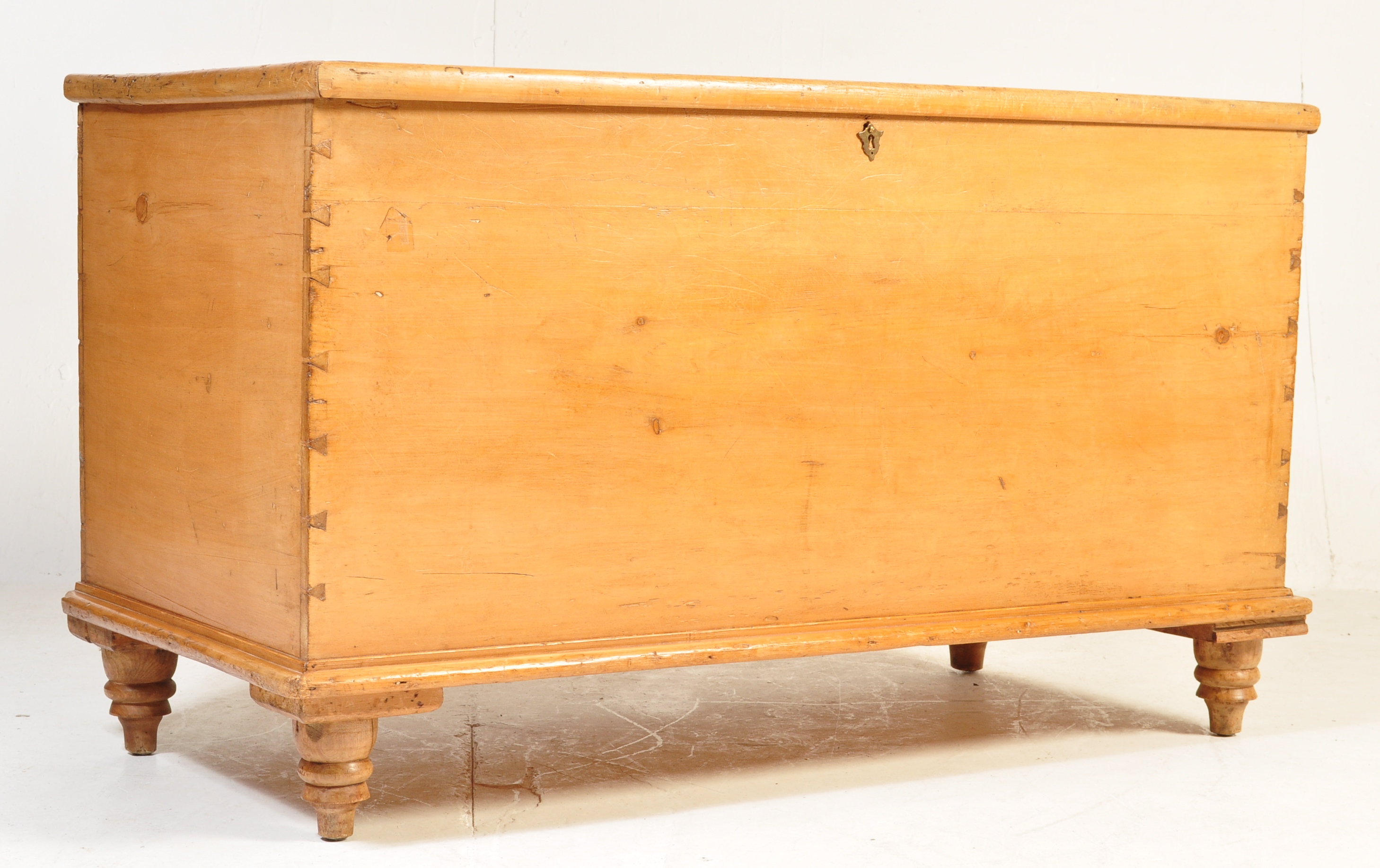 VICTORIAN 19TH CENTURY PINE BLANKET BOX