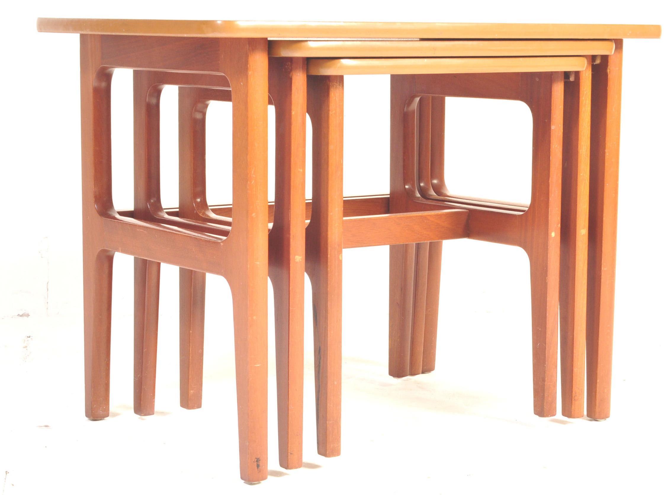 RETRO NEST OF GRADUATING TABLE BY SCHREIBER