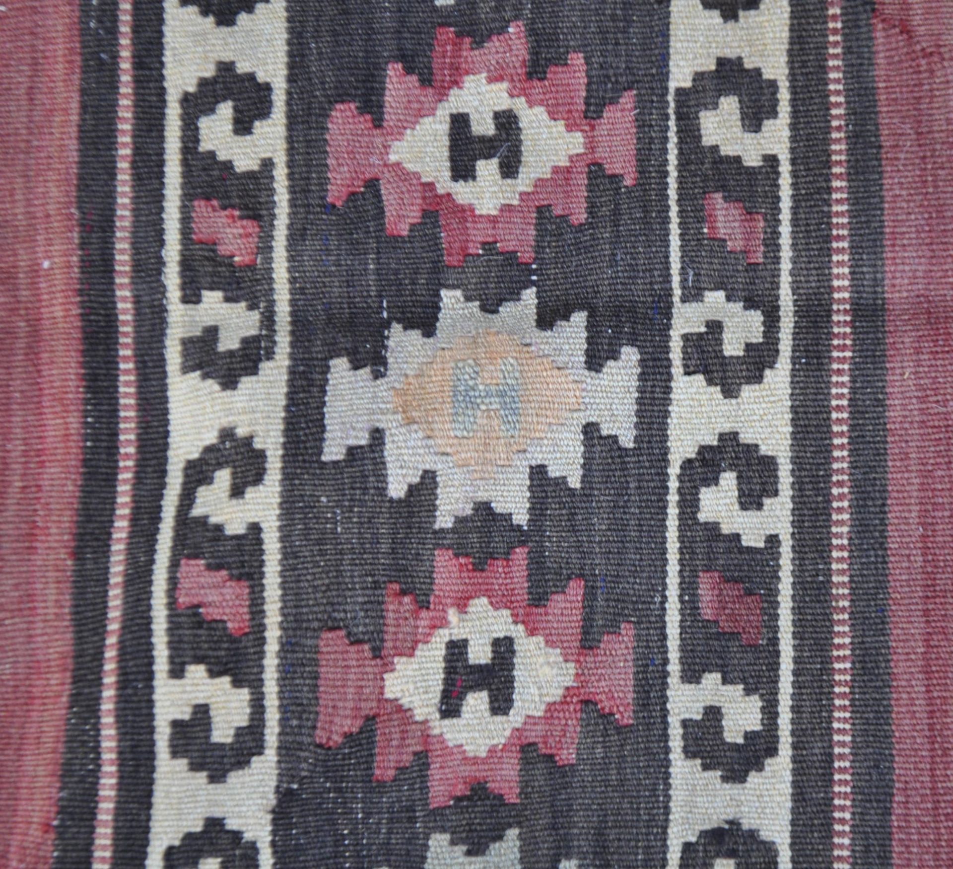 20TH CENTURY PERSIAN ISLAMIC HAND MADE QASHGAI KILIM RUG - Bild 2 aus 5