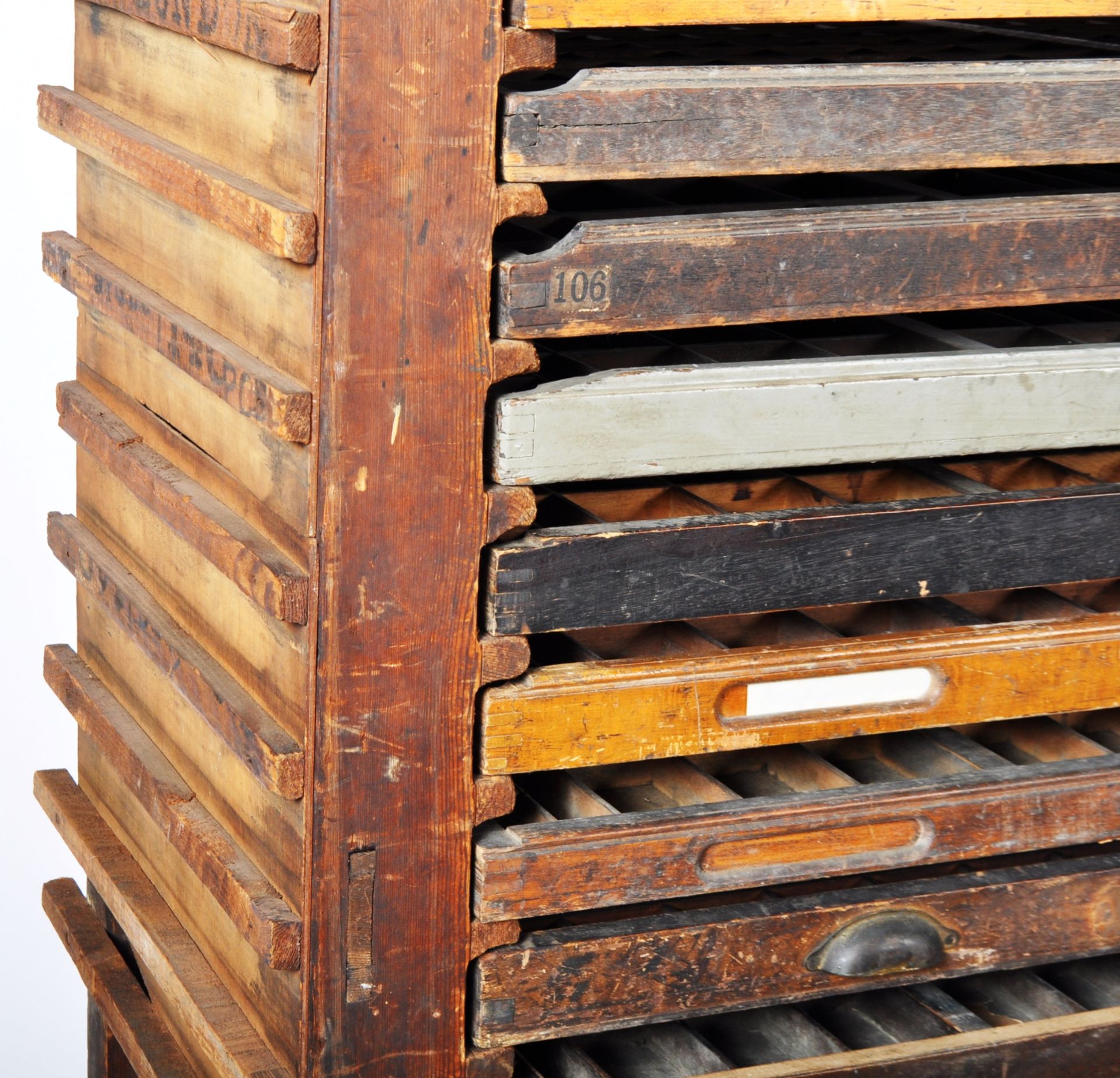 LARGE VINTAGE EARLY 20TH CENTURY OAK 19 DRAWER PRINTERS CHEST - Image 3 of 8