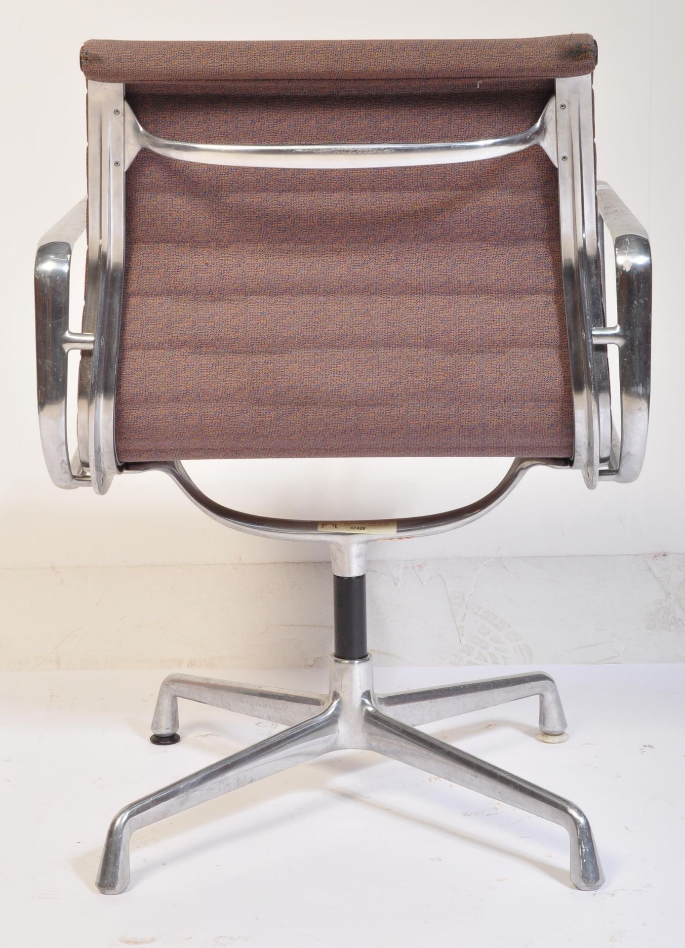 CHARLES & RAY EAMES - VITRA - EA 107 - OFFICE CHAIR - Image 7 of 8