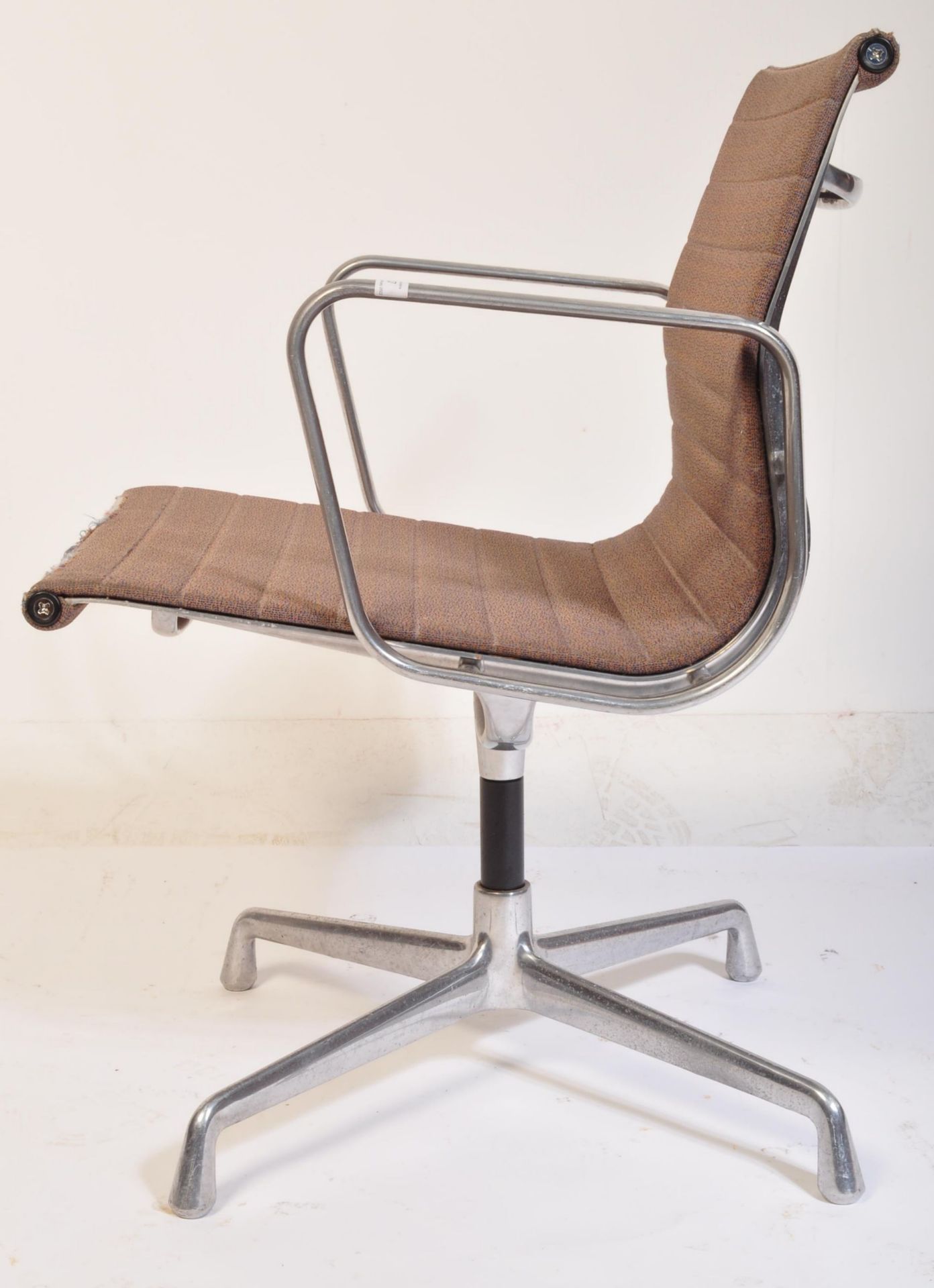 CHARLES AND RAY EAMES - VITRA - EA 107 CHAIR - Image 7 of 9