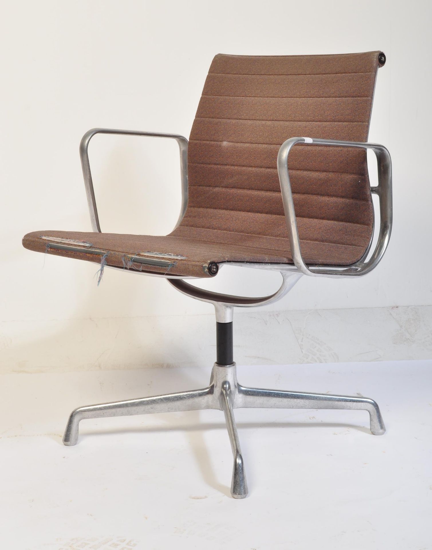 CHARLES AND RAY EAMES - VITRA - EA 107 CHAIR