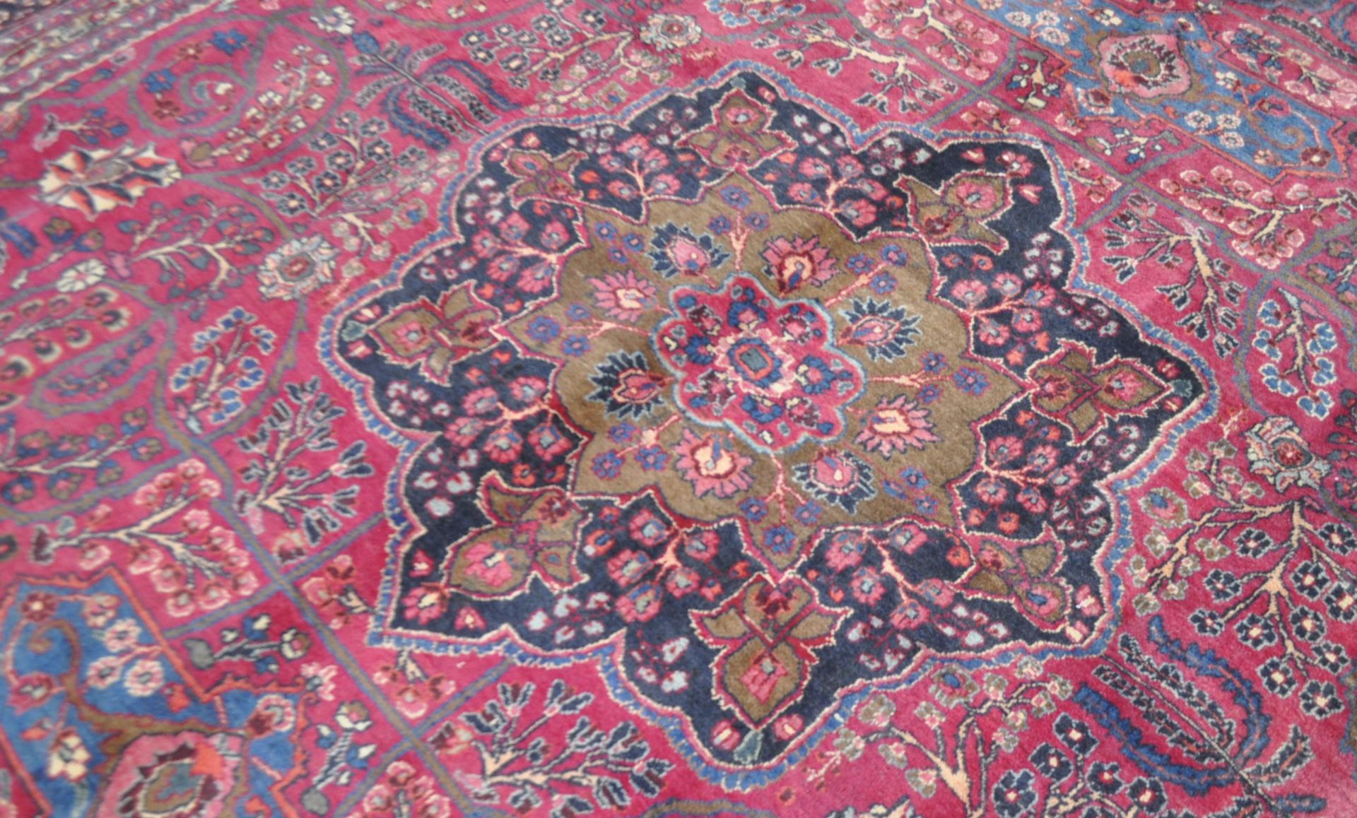 20TH CENTURY PERSIAN ISLAMIC HAND MADE NESHED RUG - Image 6 of 6