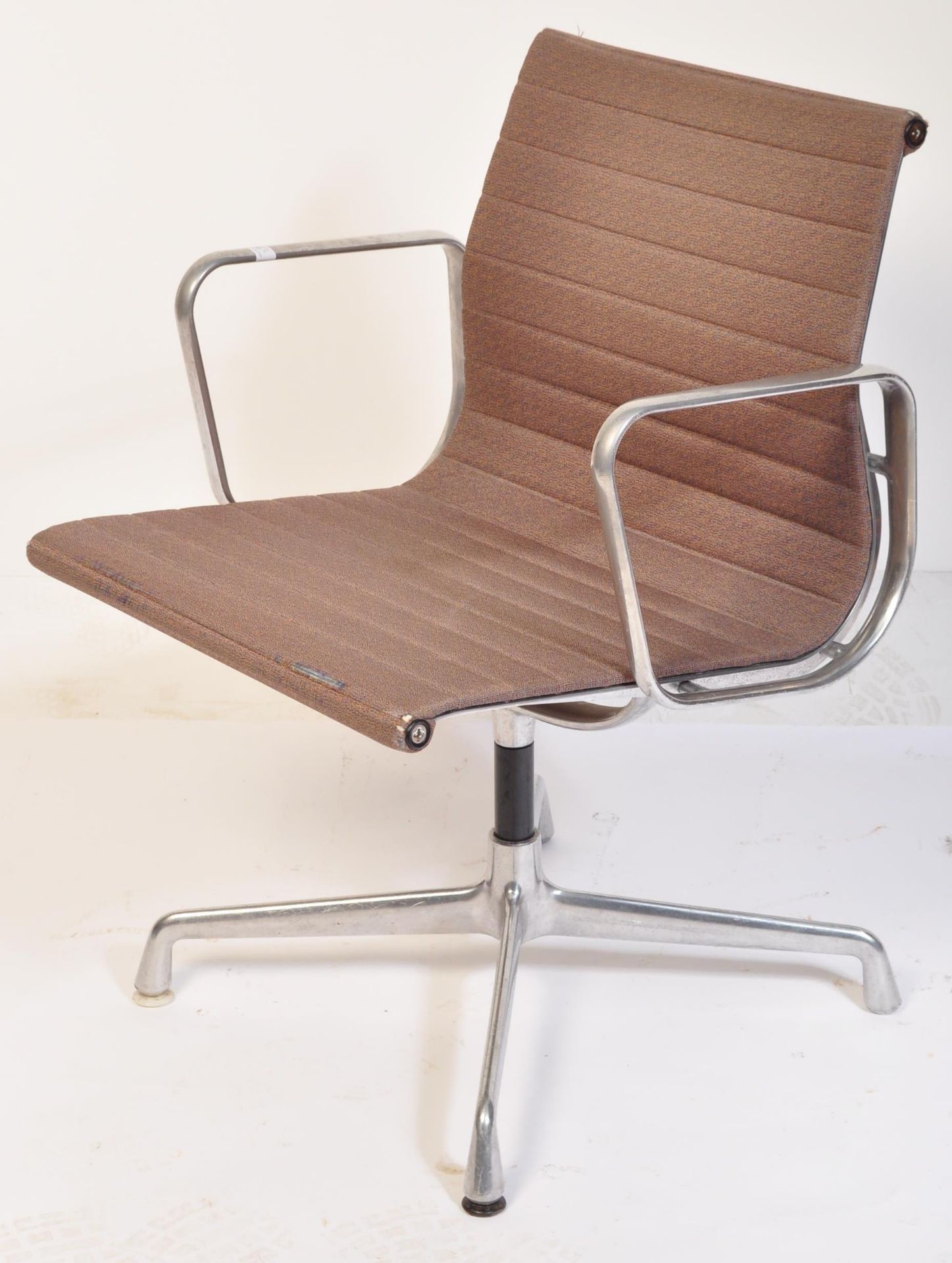 CHARLES & RAY EAMES - VITRA - EA 107 - OFFICE CHAIR - Image 2 of 8