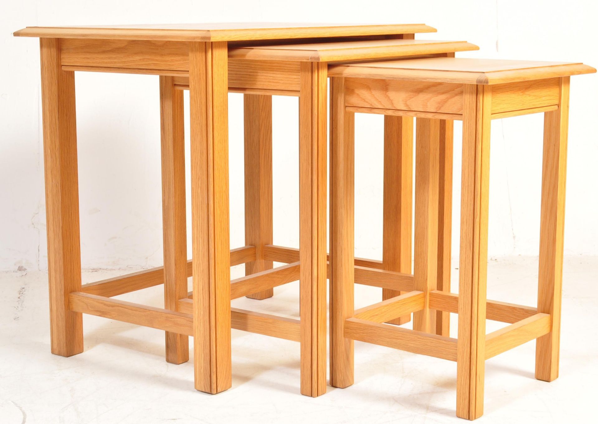20TH CENTURY CHUNKY OAK FURNITURE LAND NEST OF TABLES - Image 3 of 4