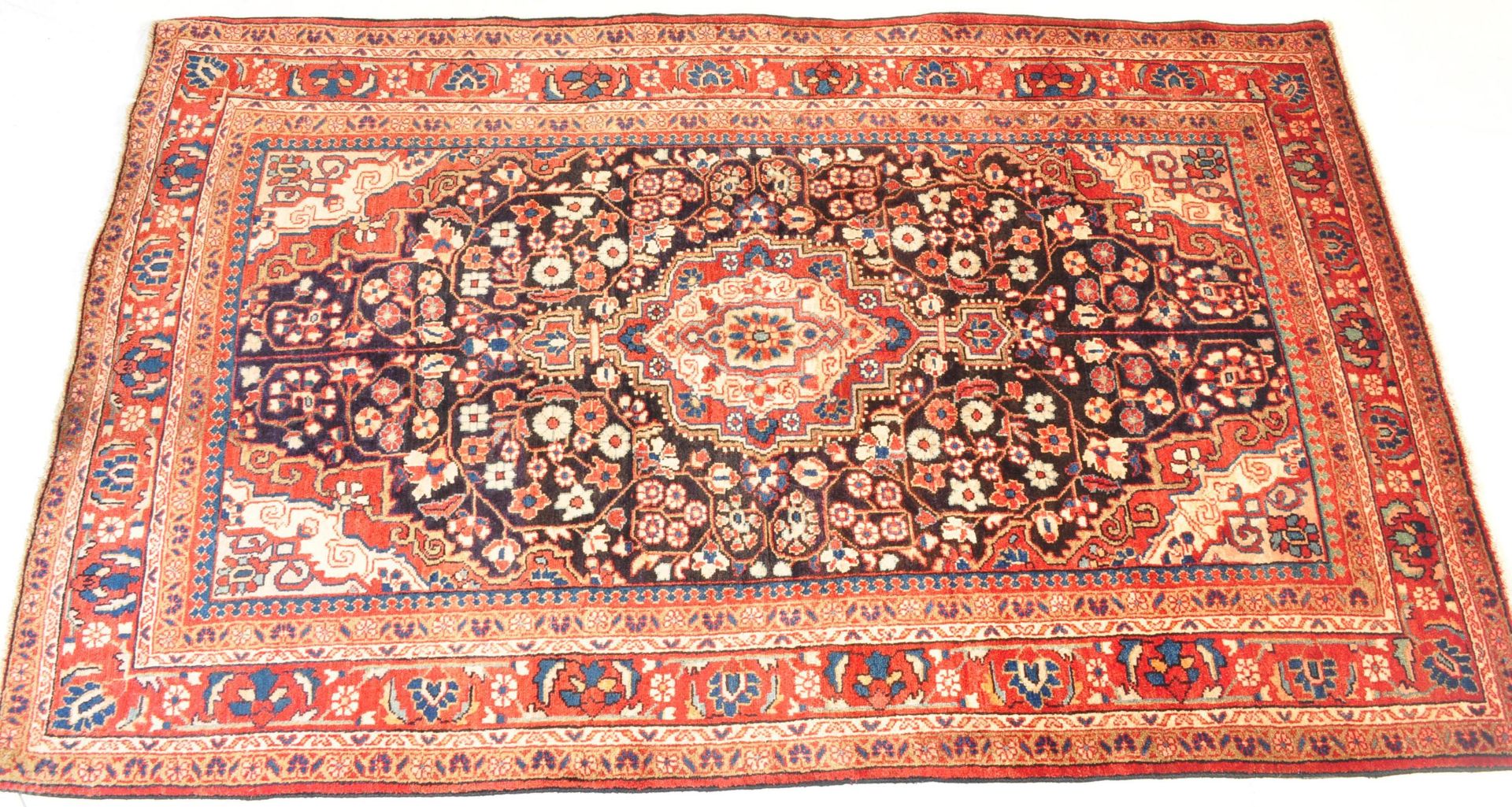 20TH CENTURY PERSIAN ISLAMIC HAND MADE SAROUK RUG - Image 4 of 9