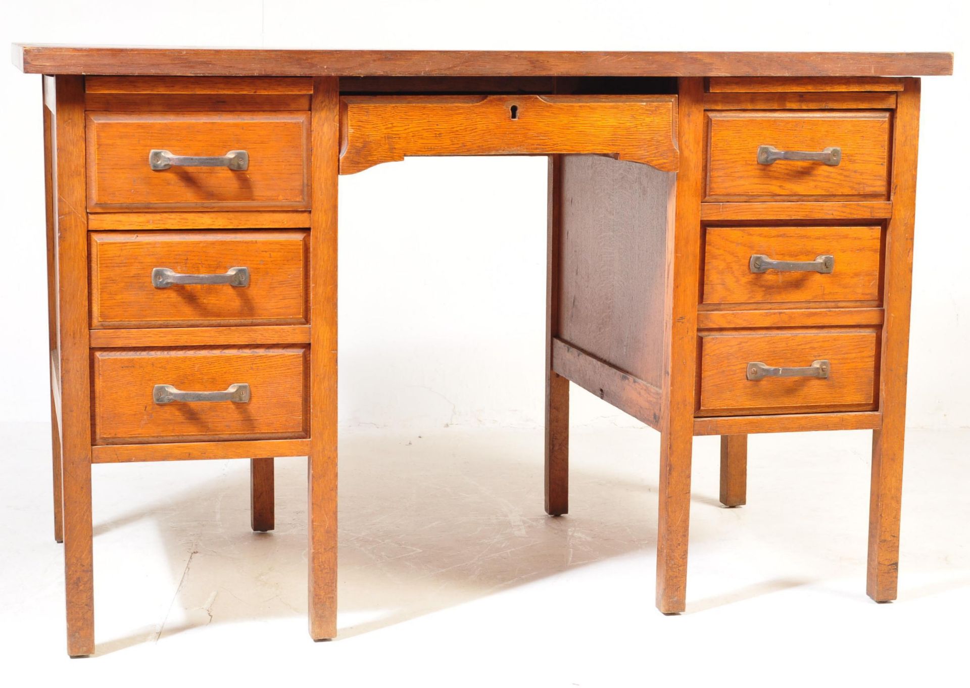 RETRO VINTAGE MID 20TH CENTURY 1950S OAK PEDESTAL DESK