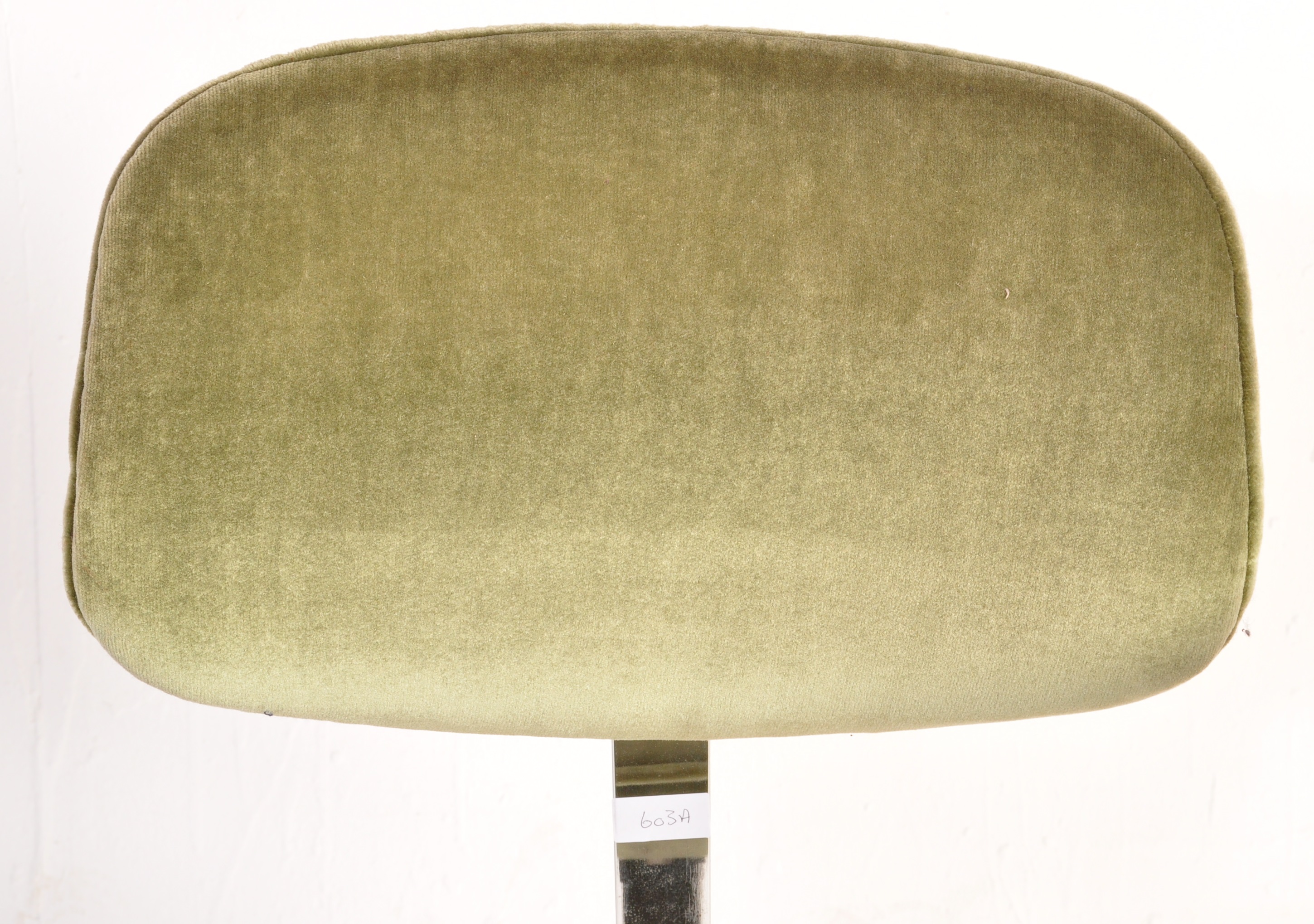 1980'S OLIVE GREEN OFFICE SWIVEL ARMCHAIR / DESK CHAIR - Image 3 of 8