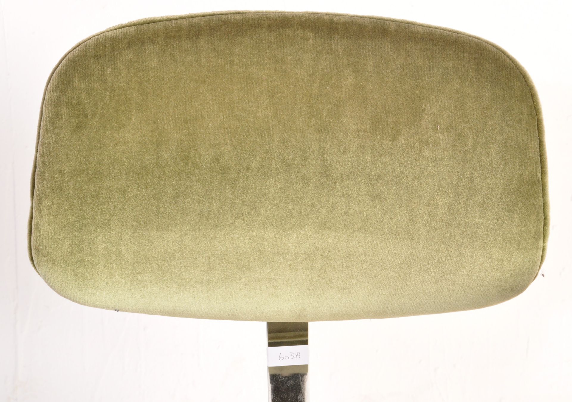 1980'S OLIVE GREEN OFFICE SWIVEL ARMCHAIR / DESK CHAIR - Image 3 of 8