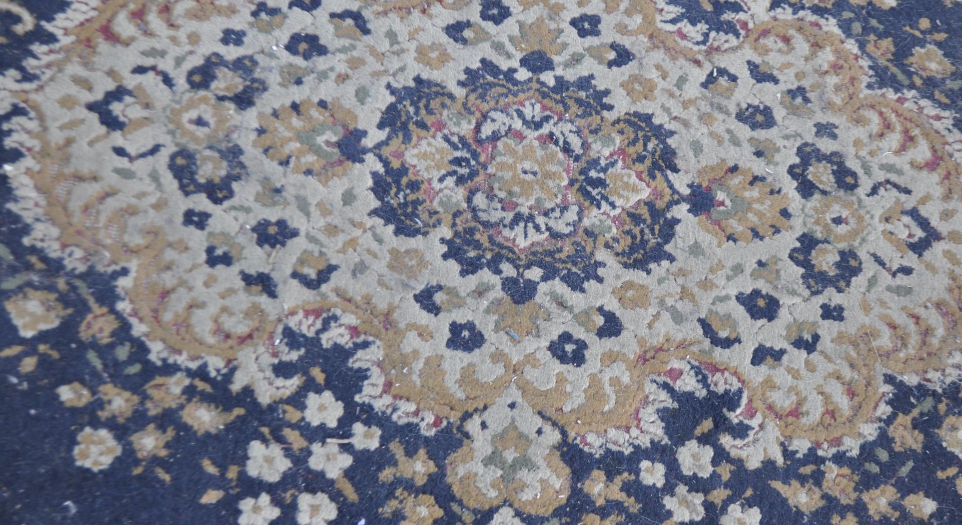 20TH CENTURY PERSIAN ISLAMIC WOOL RUG CARPET - Image 4 of 5