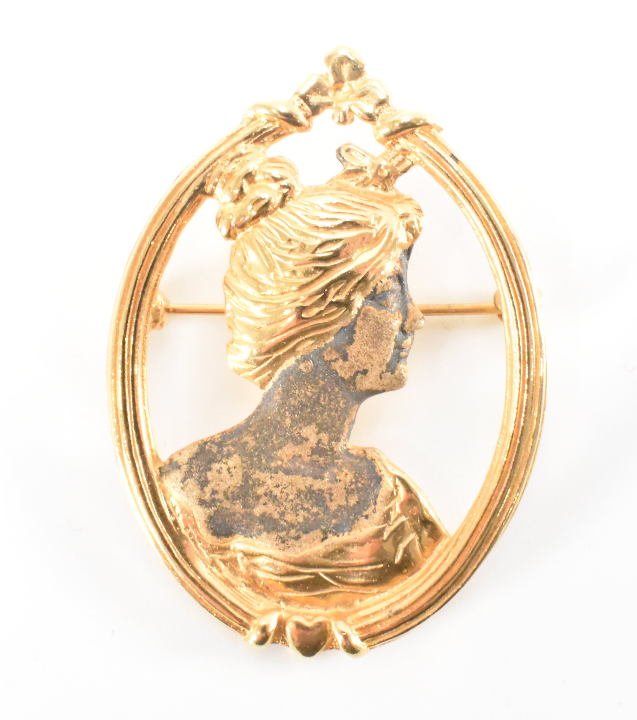 GILT SILVER CAMEO STYLE BROOCH