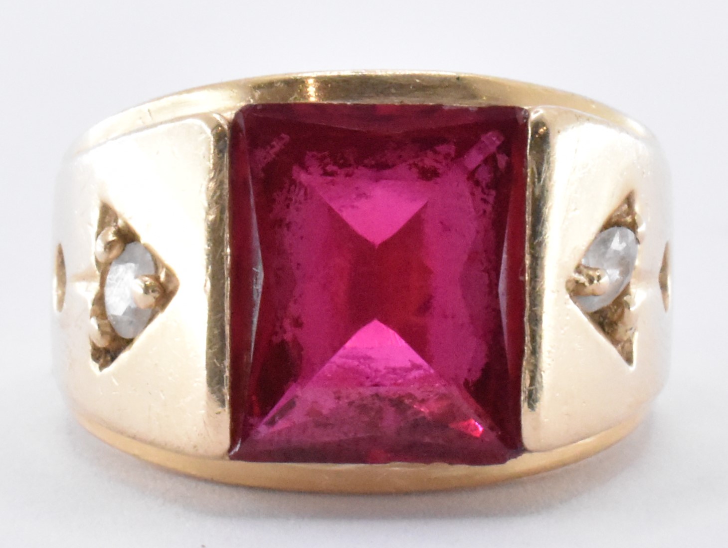 14CT GOLD & SYNTHETIC RUBY RING