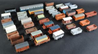 COLLECTION OF X45 ASSORTED 00 GAUGE ROLLING STOCK WAGONS