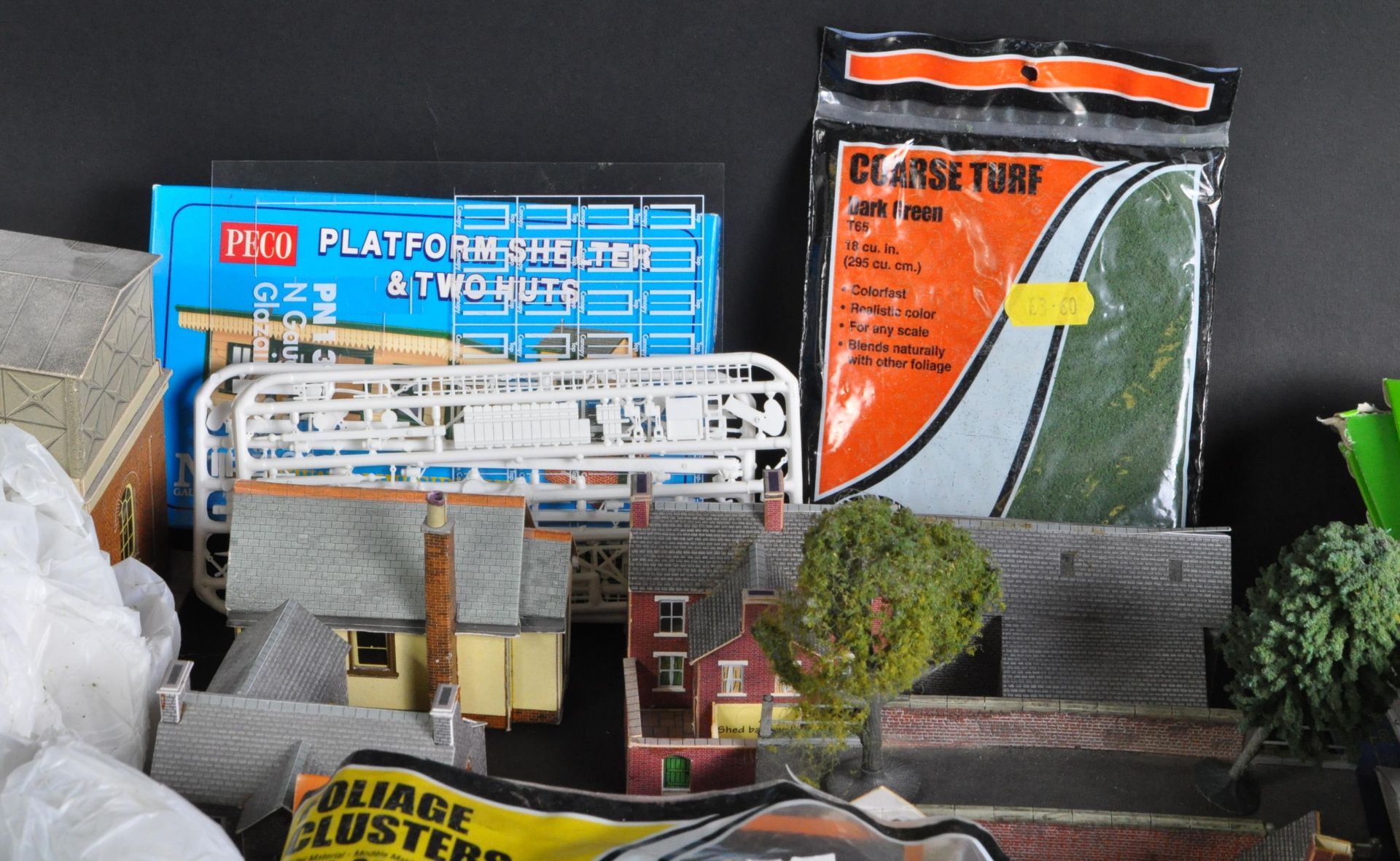 LARGE COLLECTION OF N GAUGE MODEL RAILWAY LAYOUT ACCESSORIES - Bild 6 aus 7