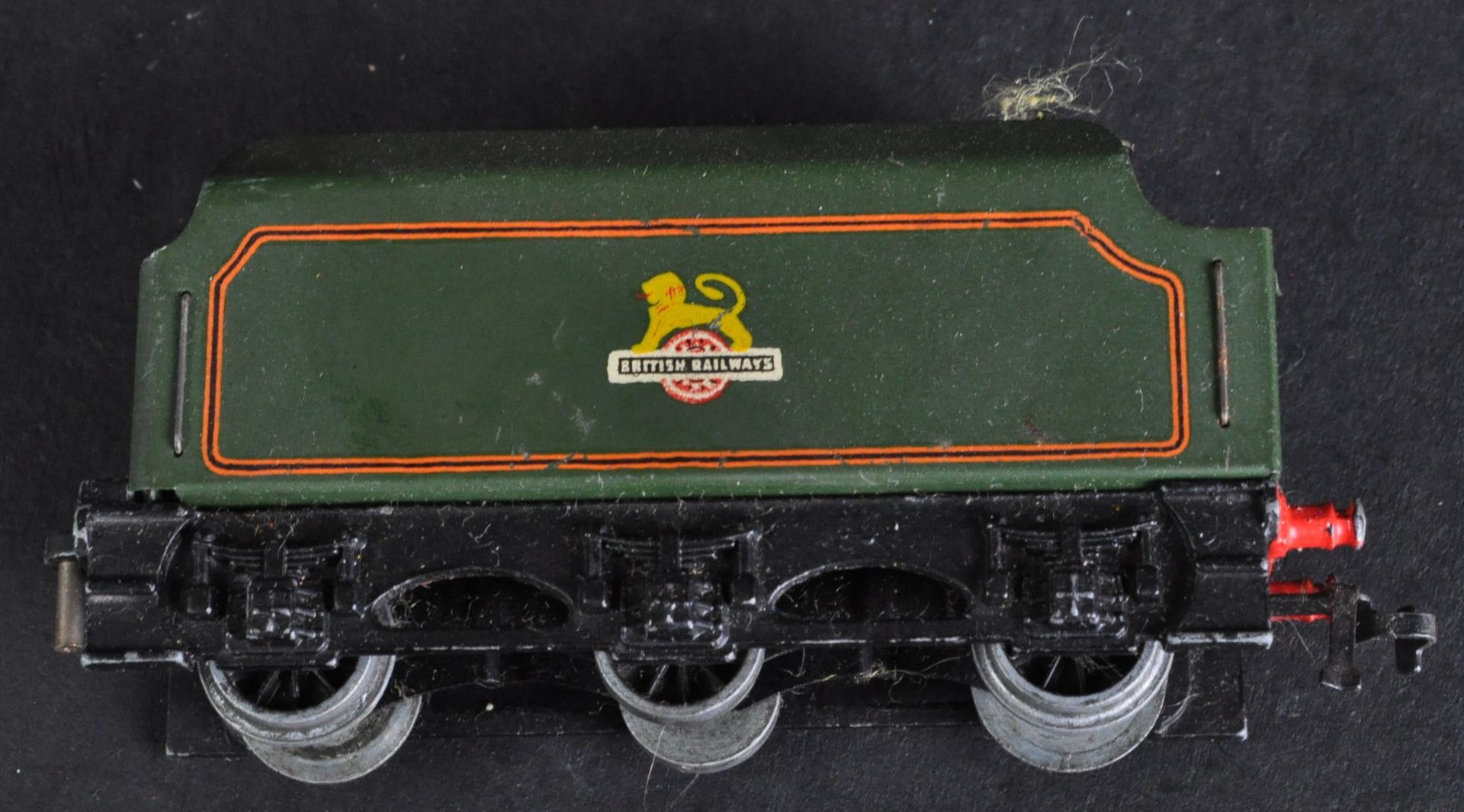 TWO HORNBY DUBLO MODEL RAILWAY LOCOMOTIVES & CARRIAGES - Bild 7 aus 8