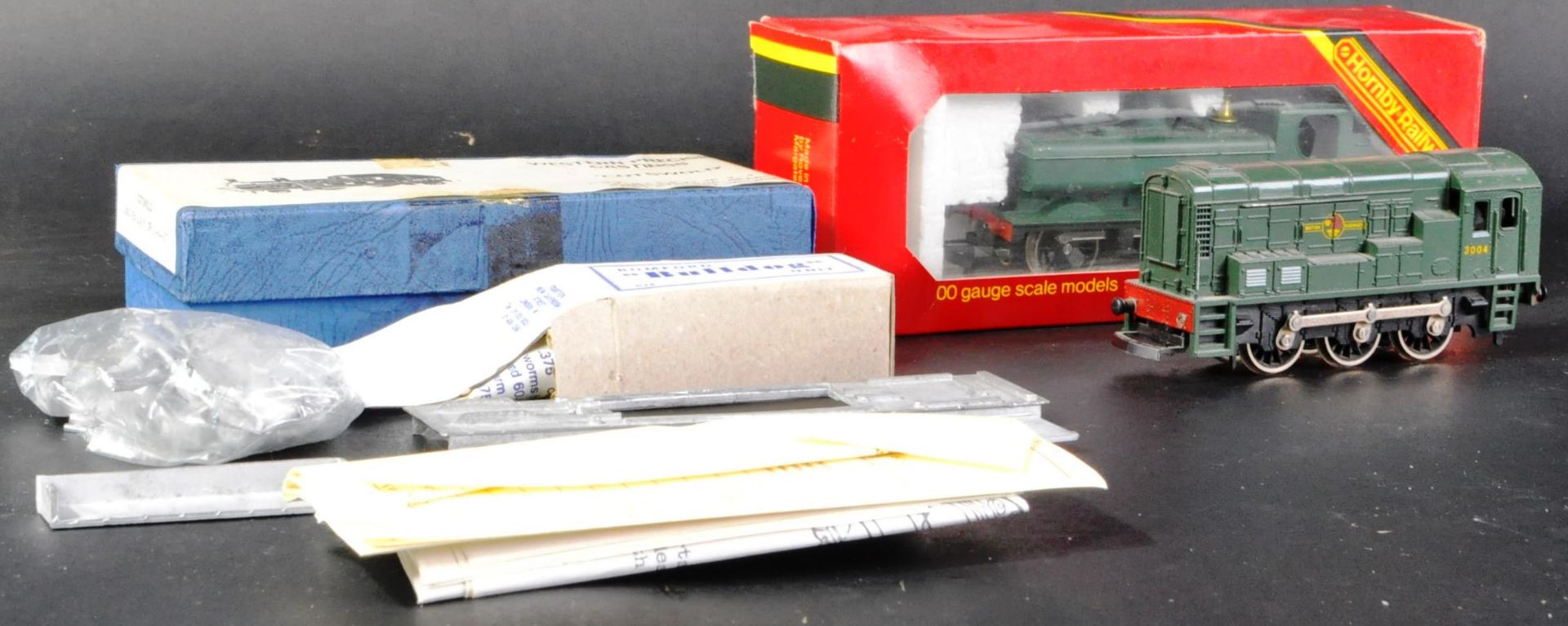 COLLECTION OF 00 GAUGE MODEL RAILWAY TRAINSET LOCOMOTIVES