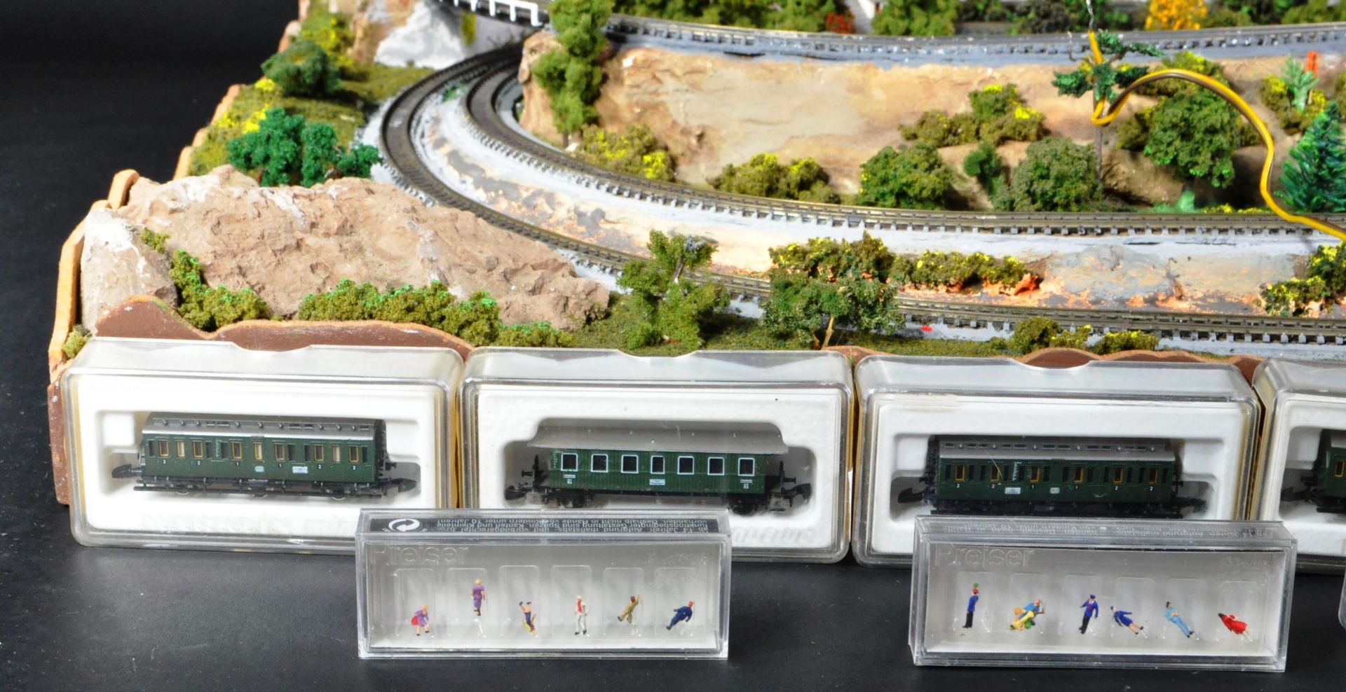 COLLECTION OF MARKLIN Z GAUGE MODEL RAILWAY ROLLING STOCK WITH LAYOUT - Image 2 of 9