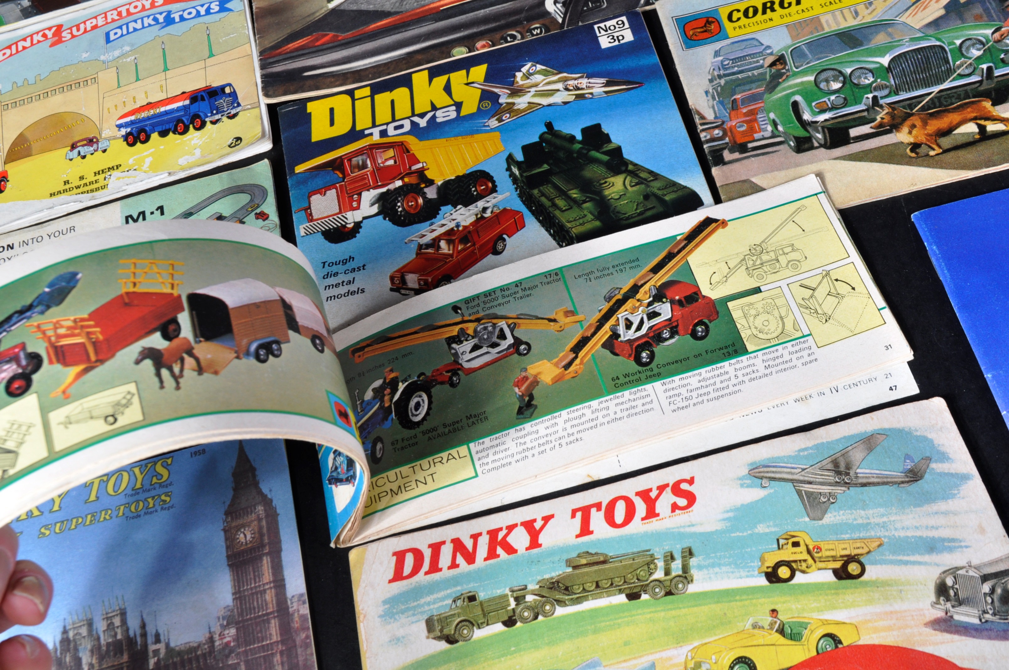 COLLECTION OF VINTAGE DIECAST COLLECTOR CATALOGUES & MAGAZINES - Image 7 of 8