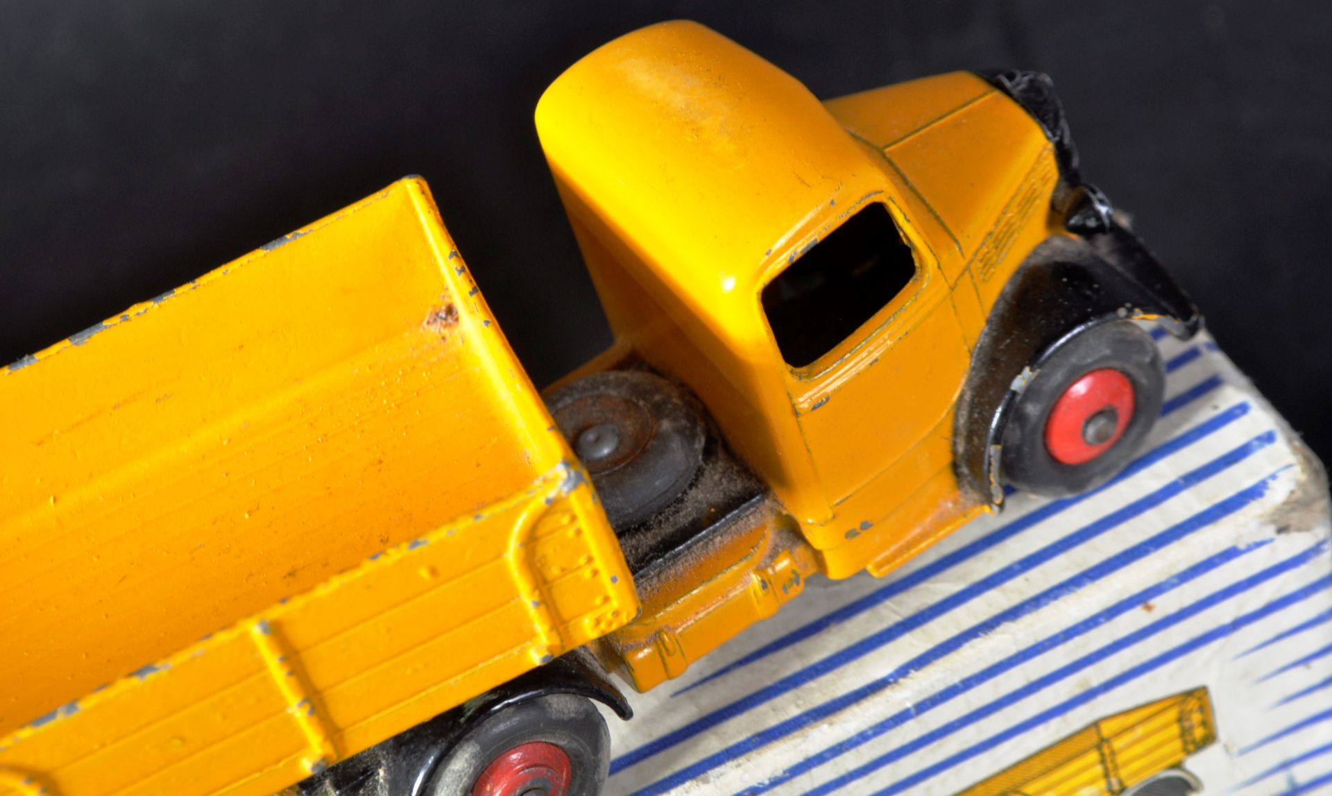 TWO VINTAGE DINKY TOYS BOXED DIECAST MODEL TRUCKS - Image 7 of 8