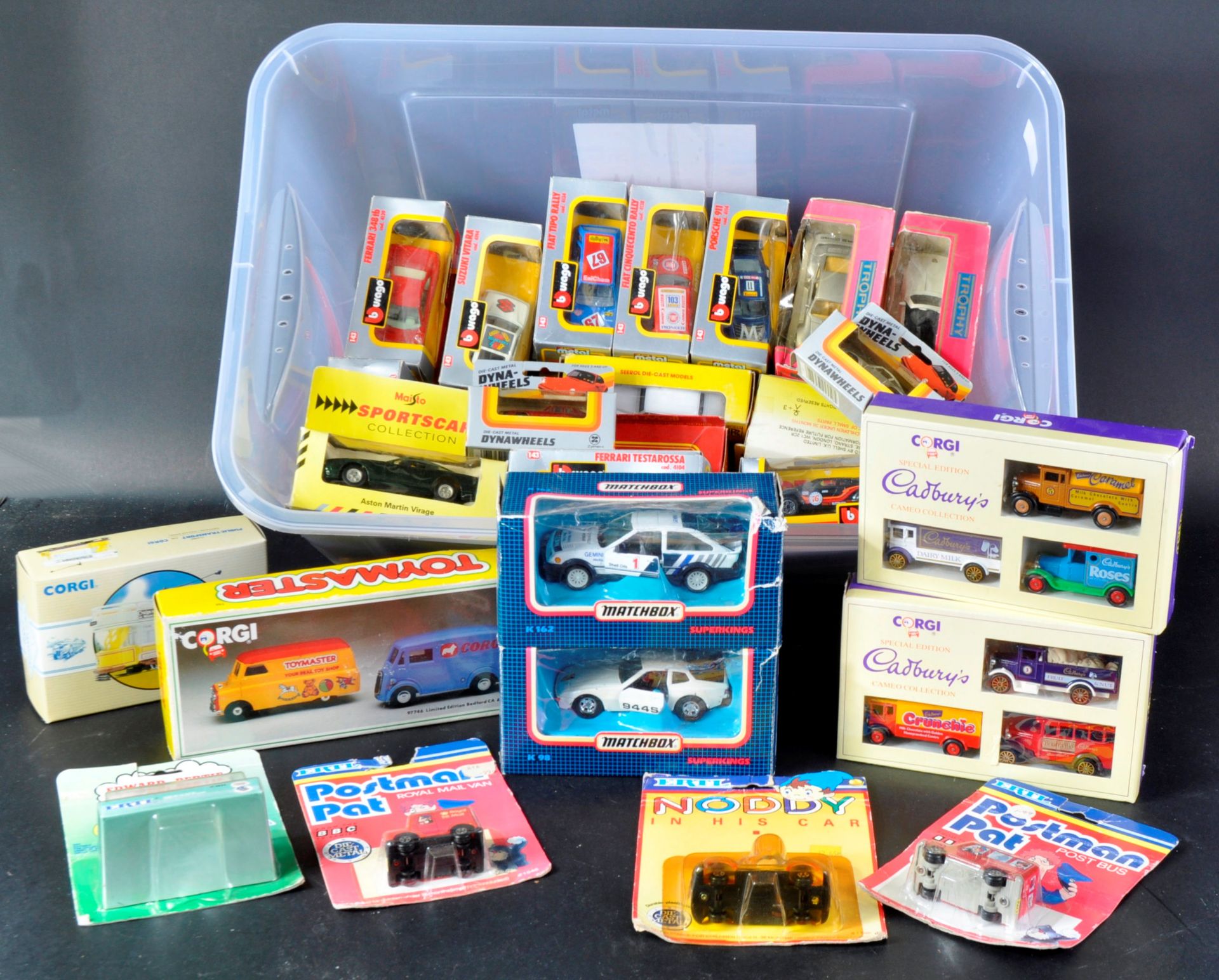 LARGE COLLECTION OF ASSORTED DIECAST MODEL CARS