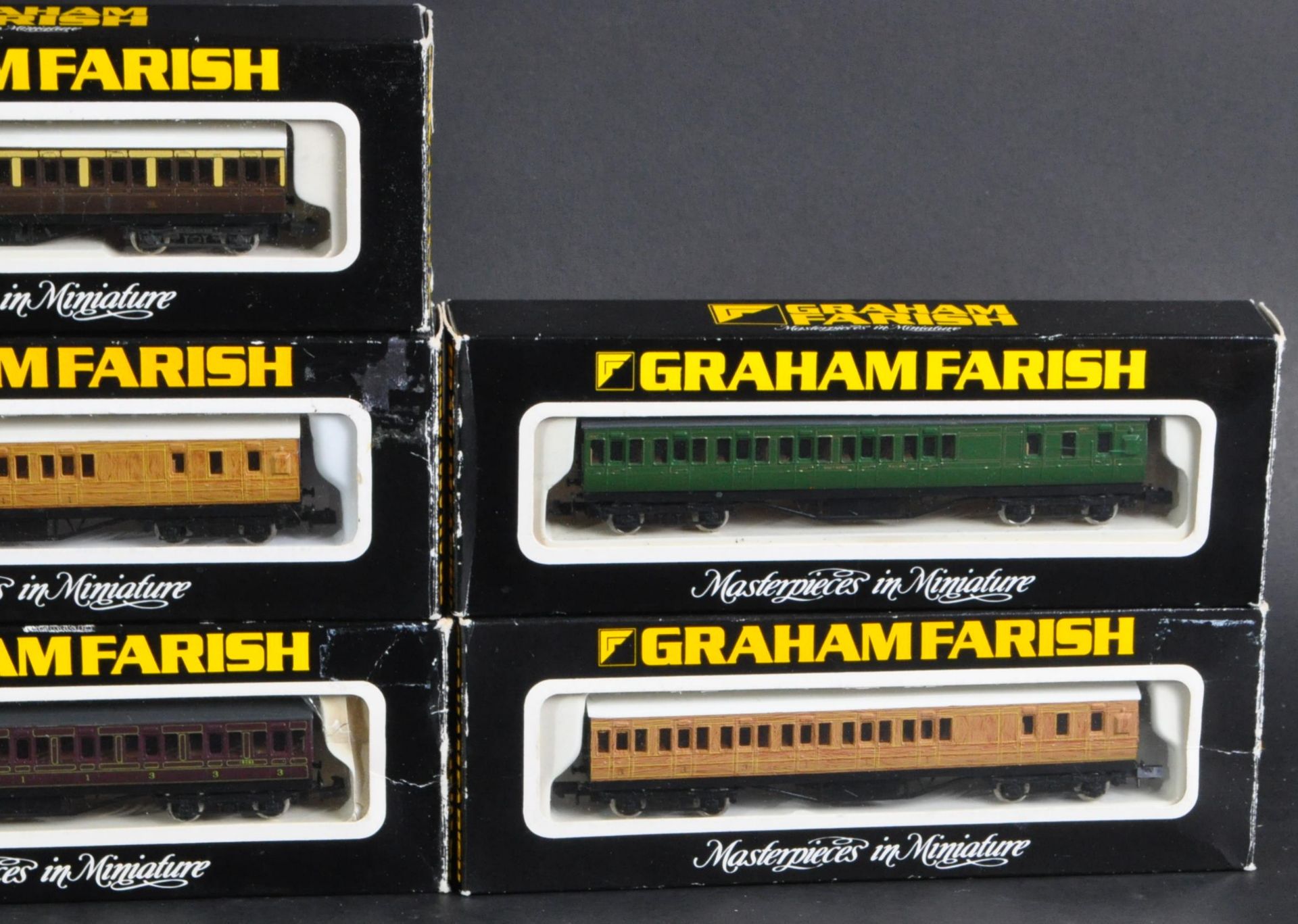 COLLECTION OF GRAHAM FARISH N GAUGE MODEL RAILWAY CARRIAGES - Image 5 of 5