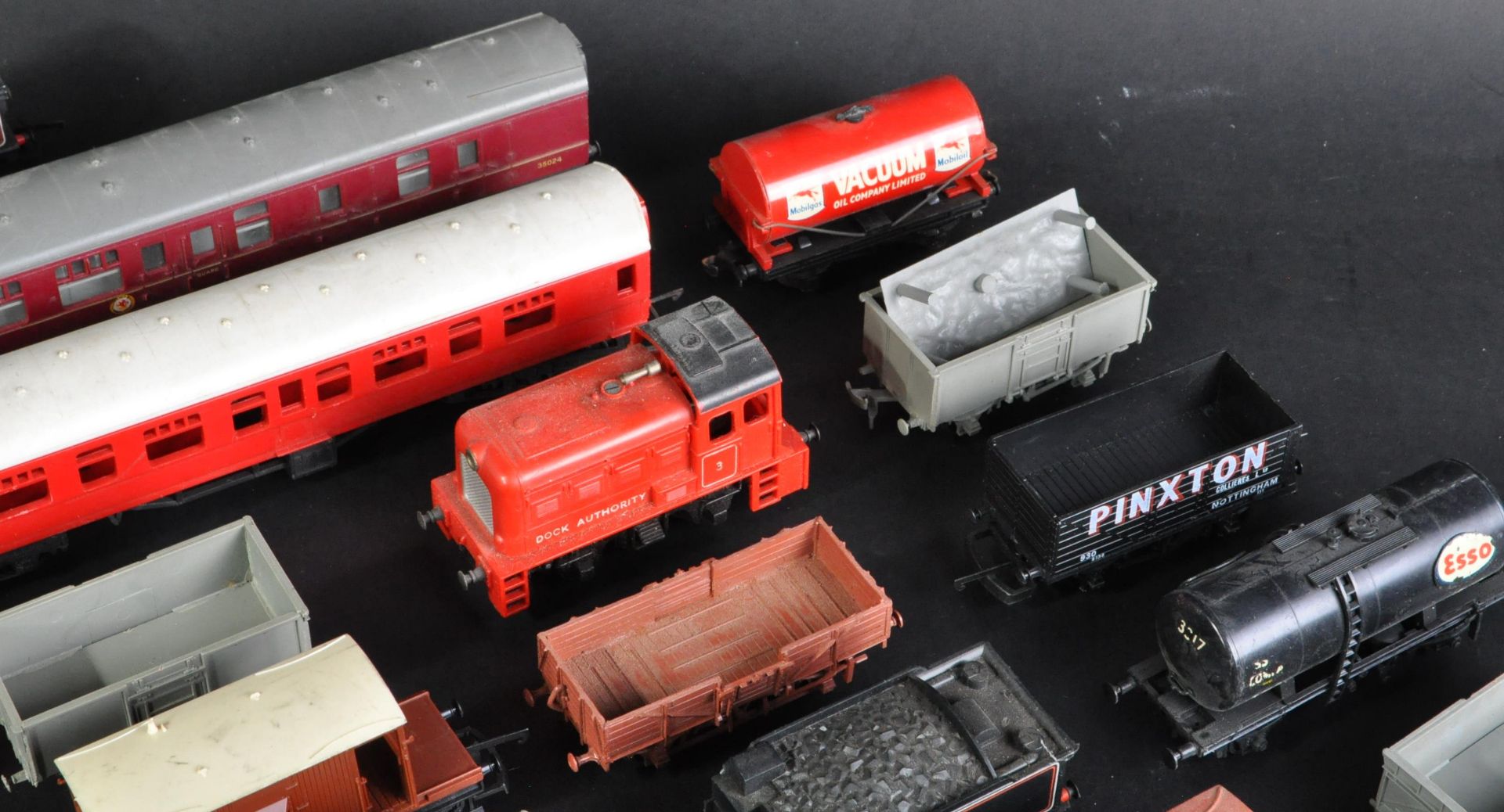 COLLECTION OF ASSORTED 00 GAUGE LOCOMOTIVES & ROLLING STOCK - Bild 5 aus 5